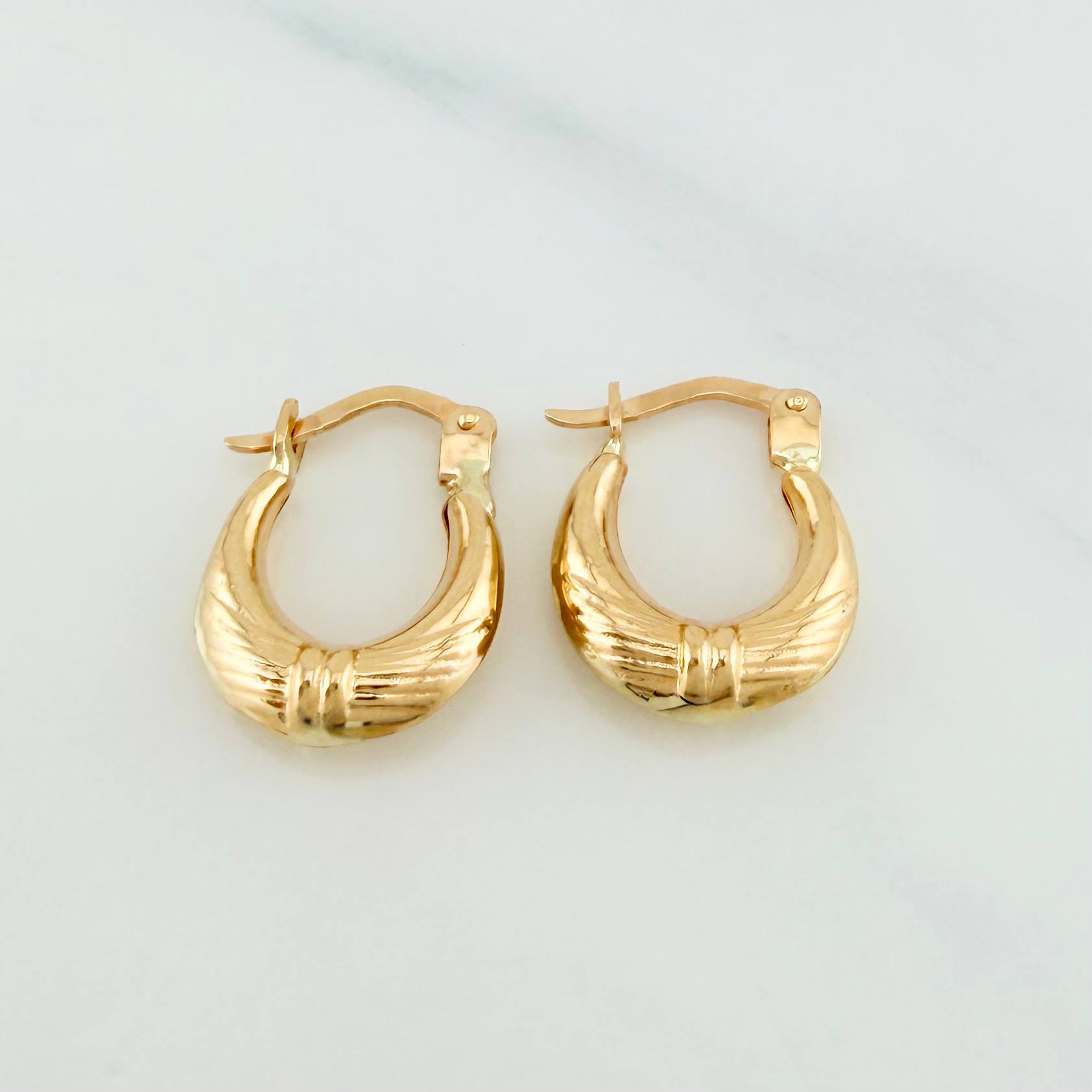 Candongas Meza Rayada 1.2 g / 1/2 in Oro Amarillo 18K