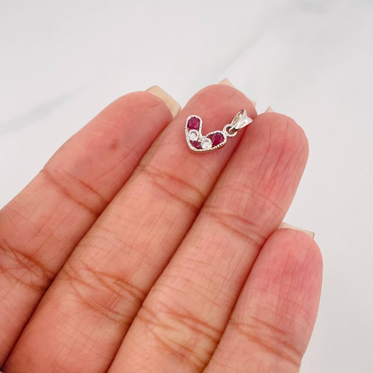 Dije Corazon Rubi 17Pts 0.5 g / 1/2 in Plata 925