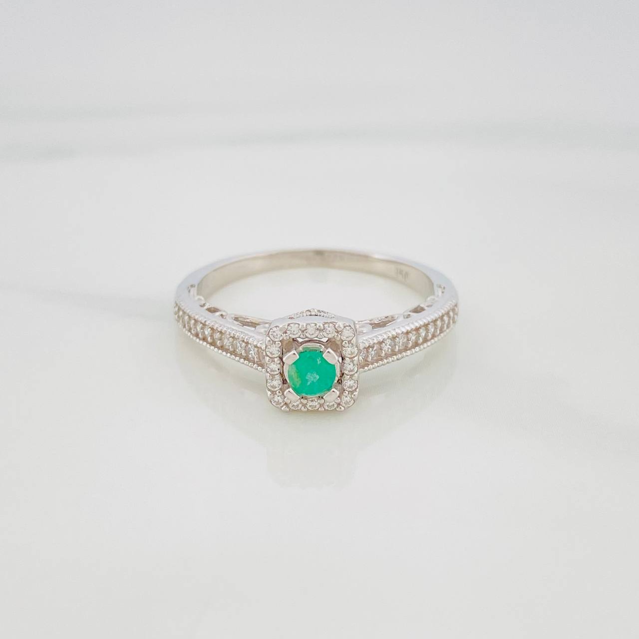 Anillo Solitario Churumbela Esmeralda 26Pts 2.45 g / T7 3/4 Plata 925