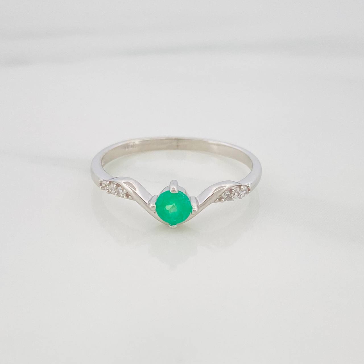 Anillo Solitario Tiara Esmeralda 20 Pts 1.2 g / T6 3/4 Plata 925