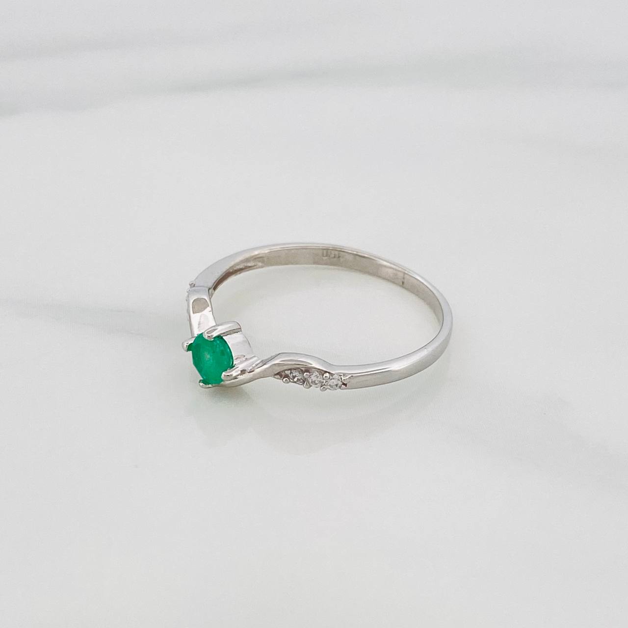 Anillo Solitario Tiara Esmeralda 20 Pts 1.2 g / T6 3/4 Plata 925