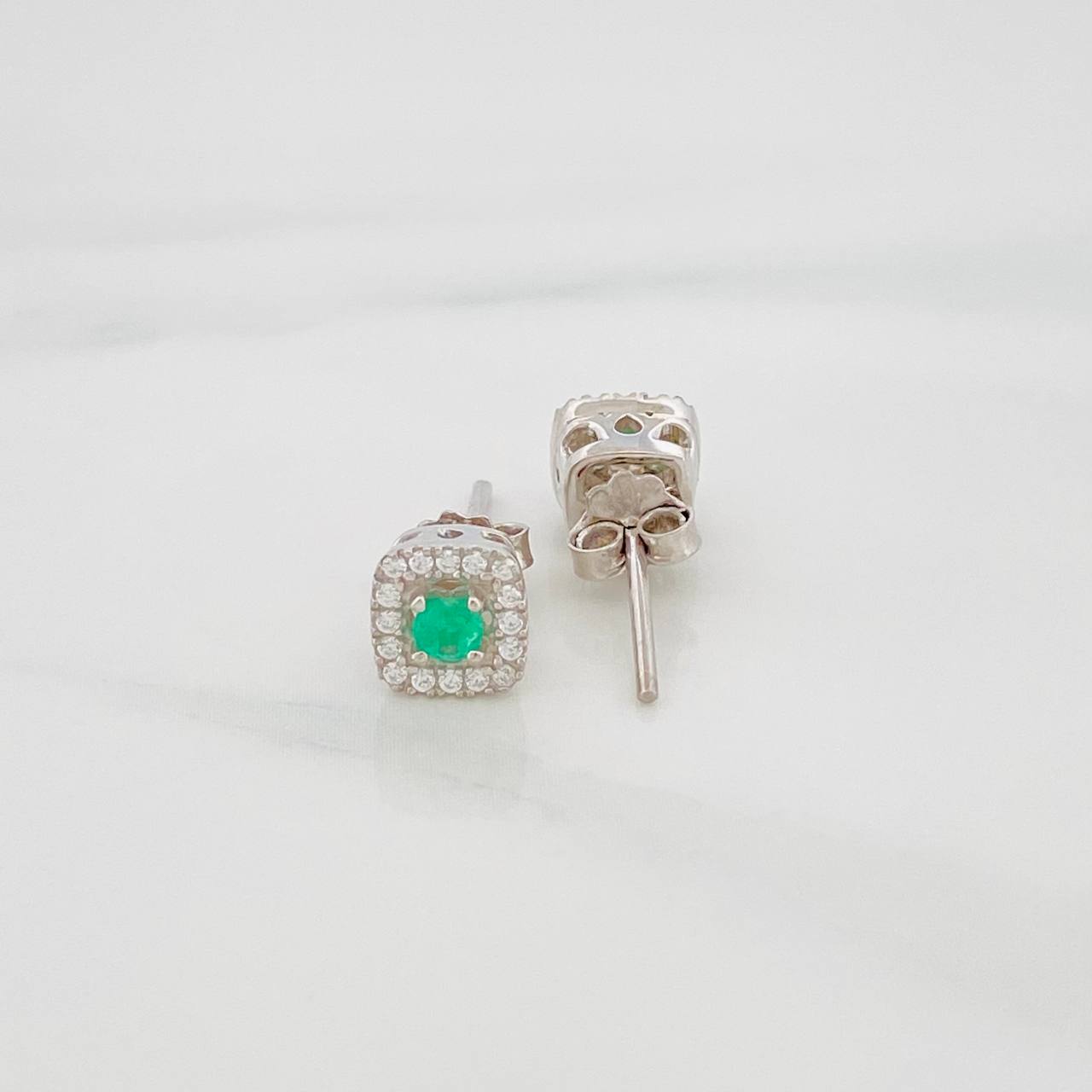 Topos Halo Cuadrado Esmeralda 22Pts 1.6 g / in / 6.09 mm Plata 925