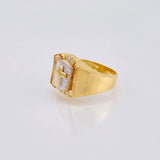 Anillo Escudo Cruz 7.75gr / T10 1/4 / Tres Oros 18K *