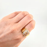 Anillo Escudo Cruz 7.75gr / T10 1/4 / Tres Oros 18K *