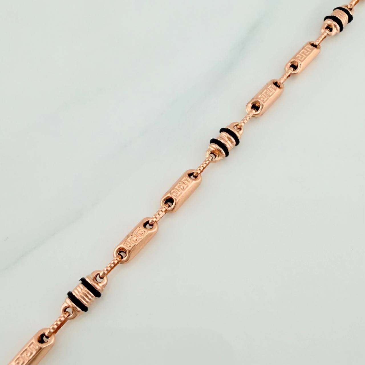 Pulso Rustico Barril Tribal 5.1gr / 8 1/4 in / 4.3mm Oro Rosa 18K %