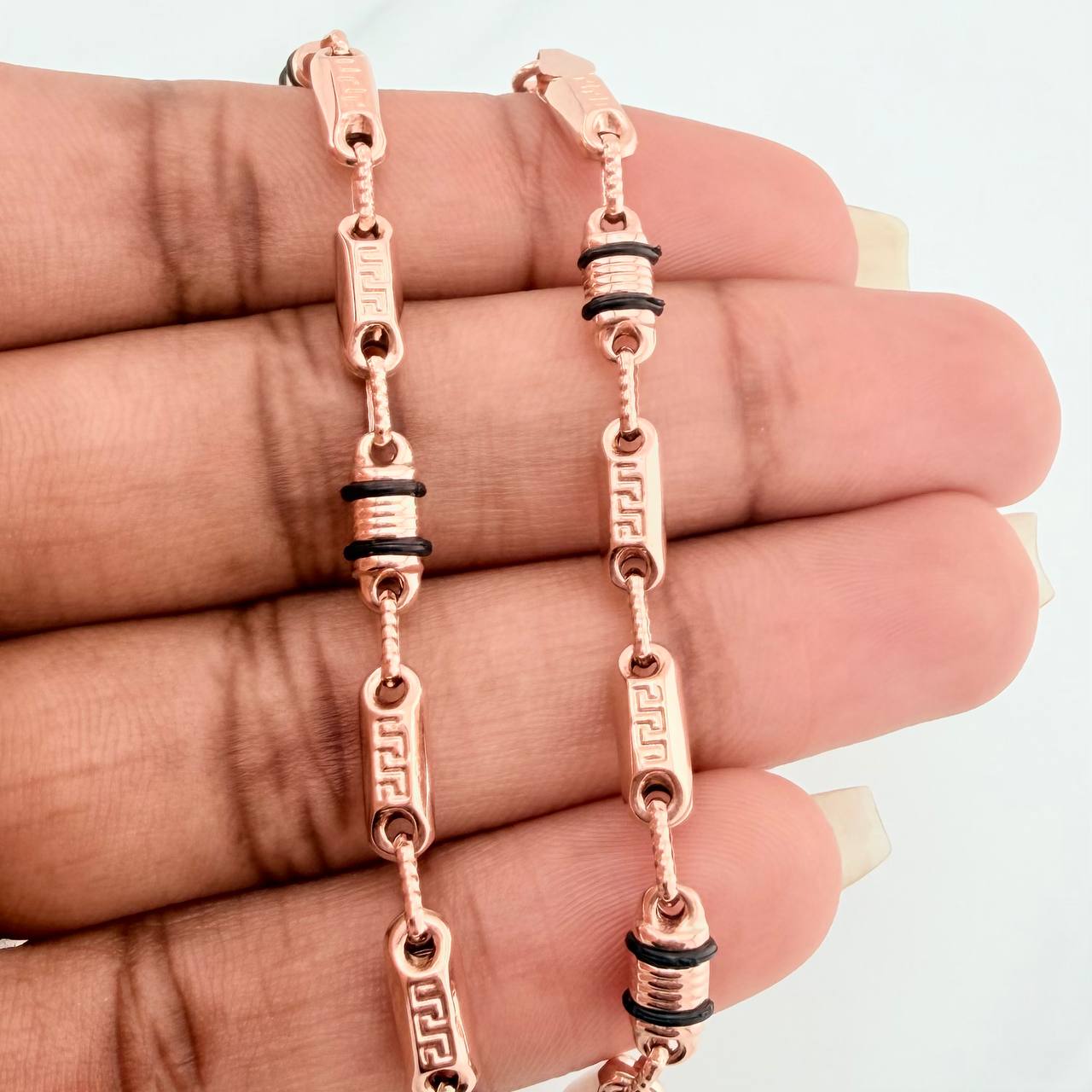 Pulso Rustico Barril Tribal 5.1gr / 8 1/4 in / 4.3mm Oro Rosa 18K %