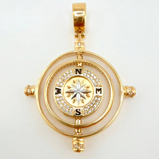 Dije Brujula Movil 16.65gr / 2 in / Dos Oros Amarillo Blanco 18K