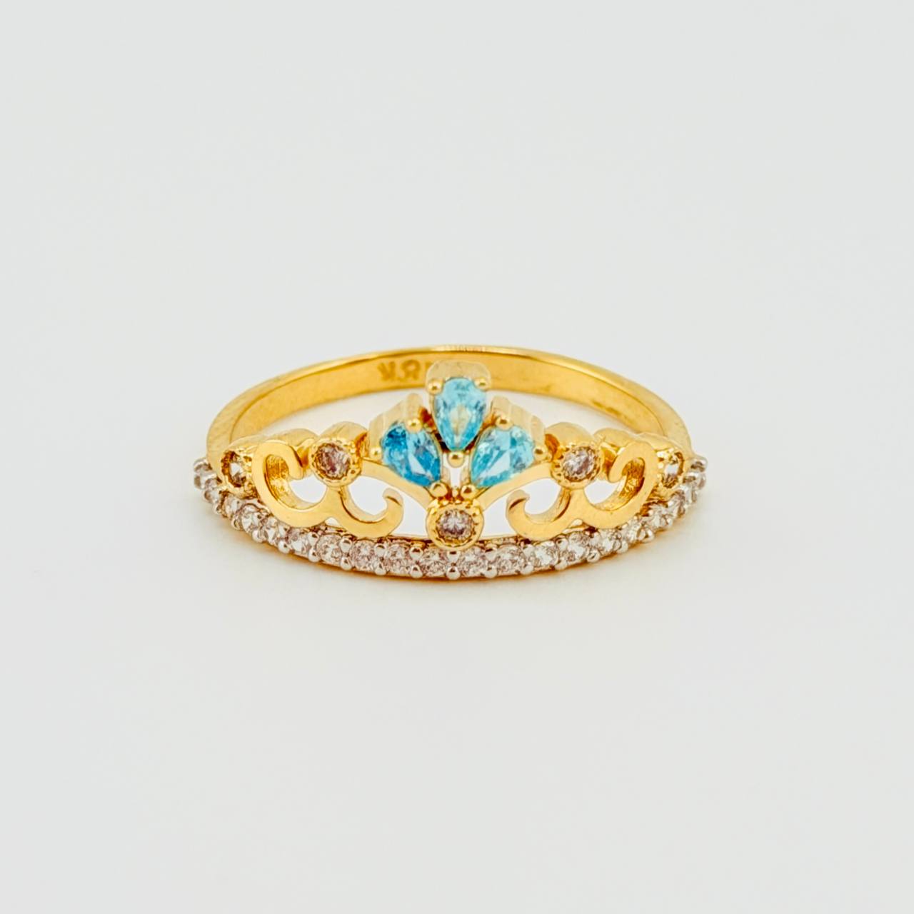 Anillo Corona Incrustada 2.8gr / T7 3/4 / Oro Amarillo 18K *