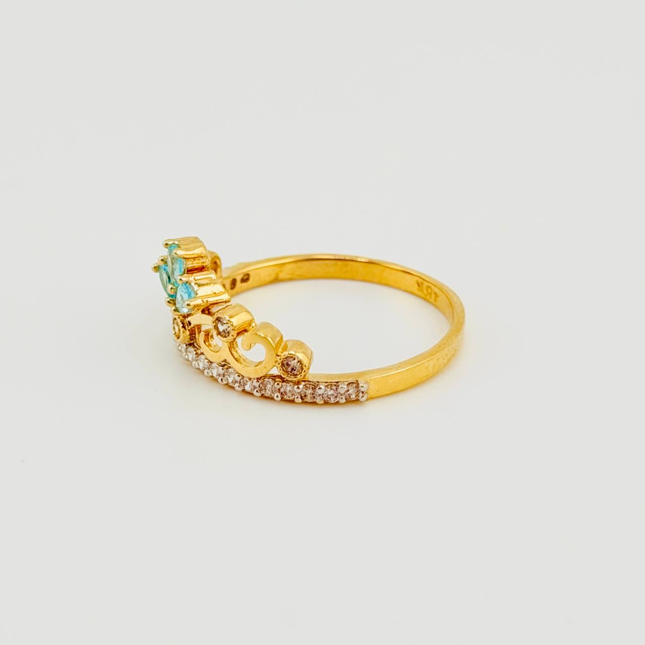 Anillo Corona Incrustada 2.8gr / T7 3/4 / Oro Amarillo 18K *