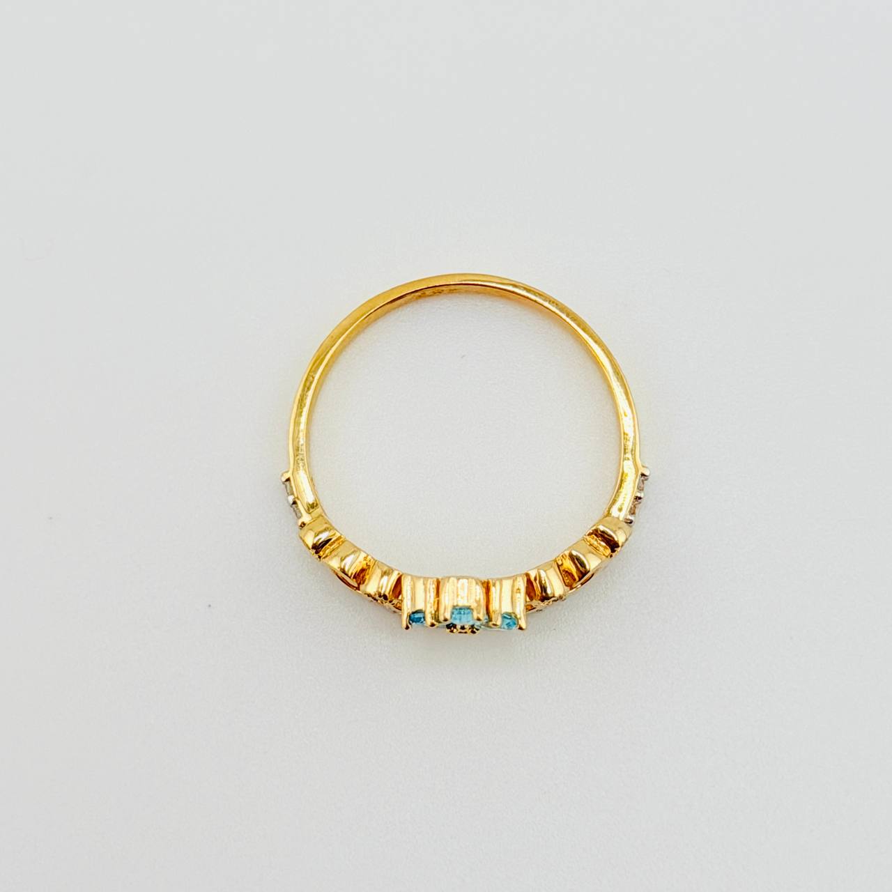 Anillo Corona Incrustada 2.8gr / T7 3/4 / Oro Amarillo 18K *