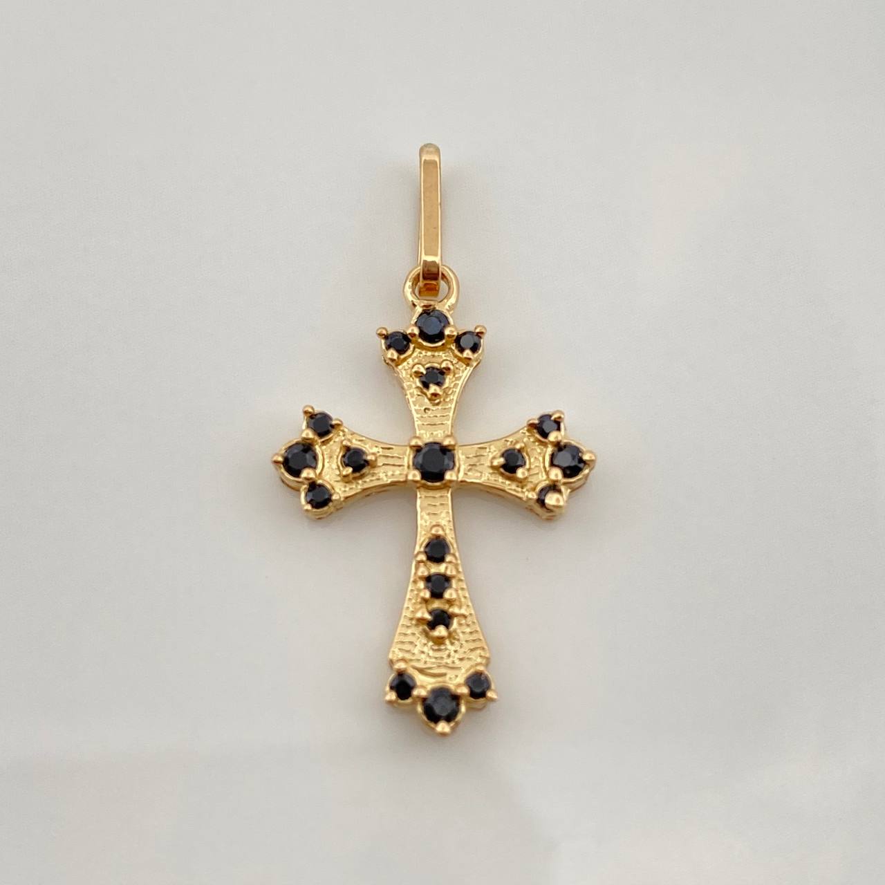 Dije Cruz Gotica 1.3gr / 1 in / Oro Amarillo 18K %