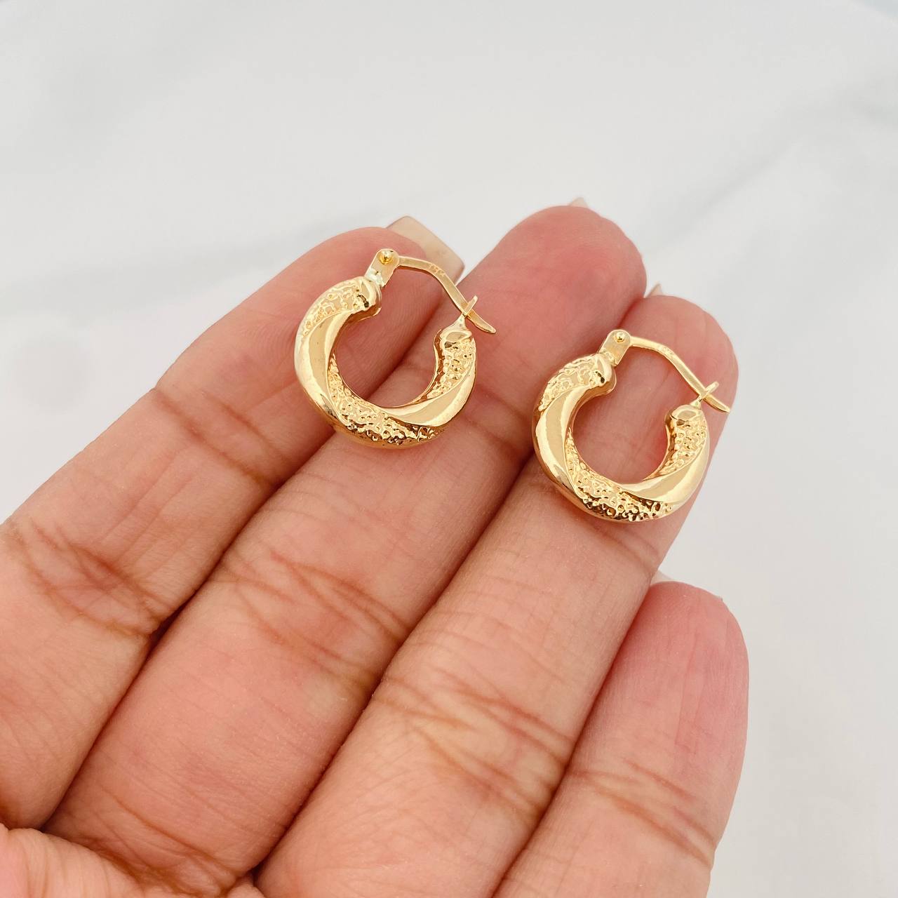 Candongas Noel 1.6 g / 1/2 in Oro Amarillo 18K