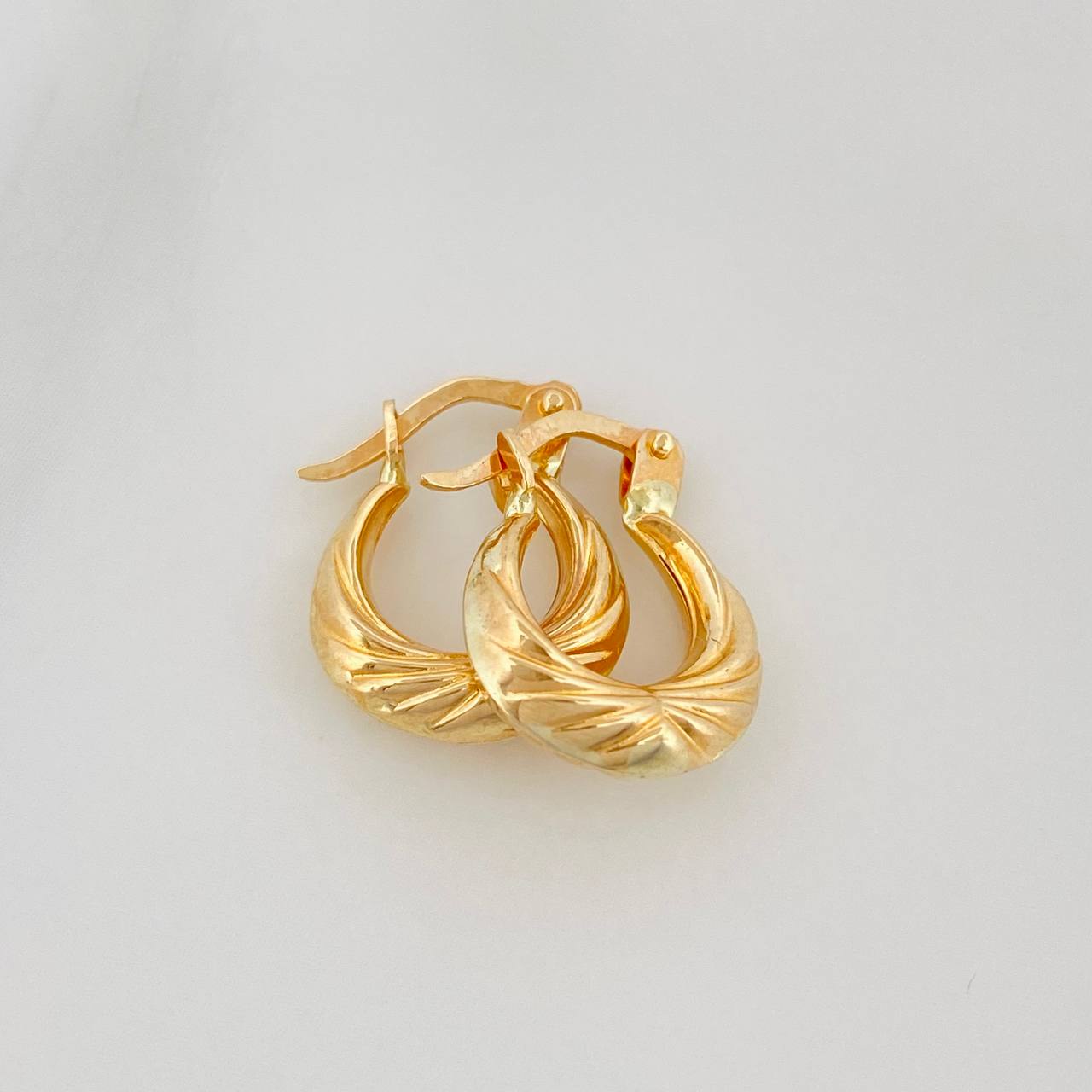 Candongas Mirilla 1.15 g / 1/2 in Oro Amarillo 18K