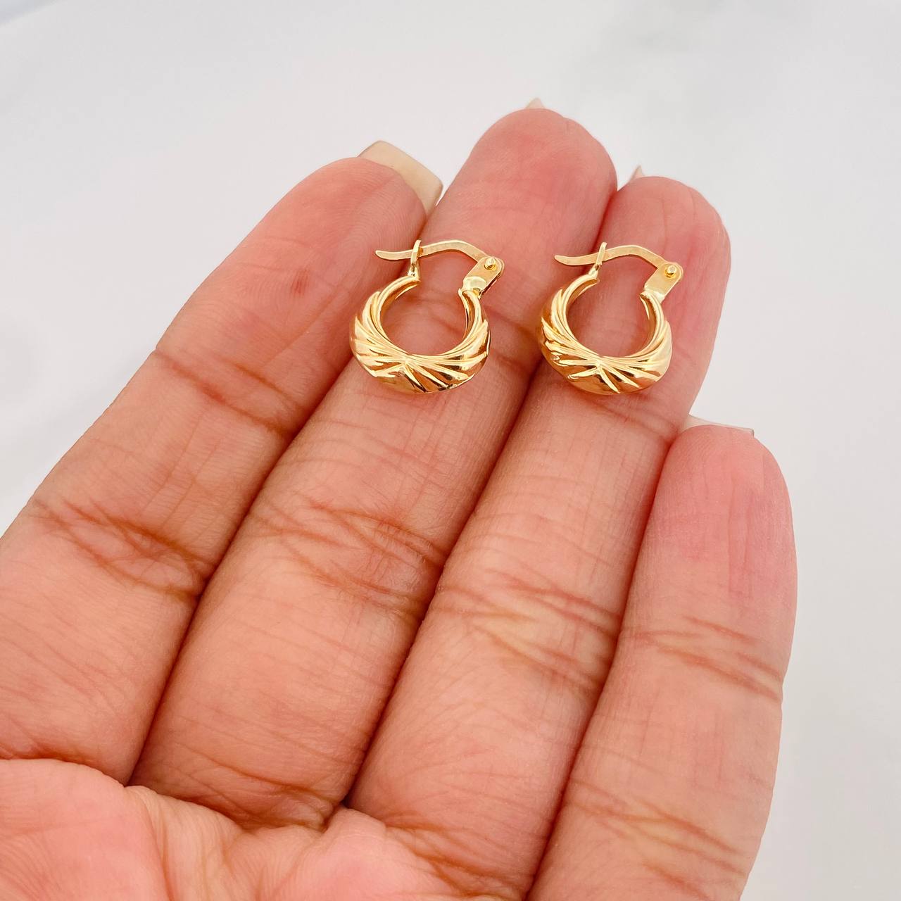 Candongas Mirilla 1.15 g / 1/2 in Oro Amarillo 18K