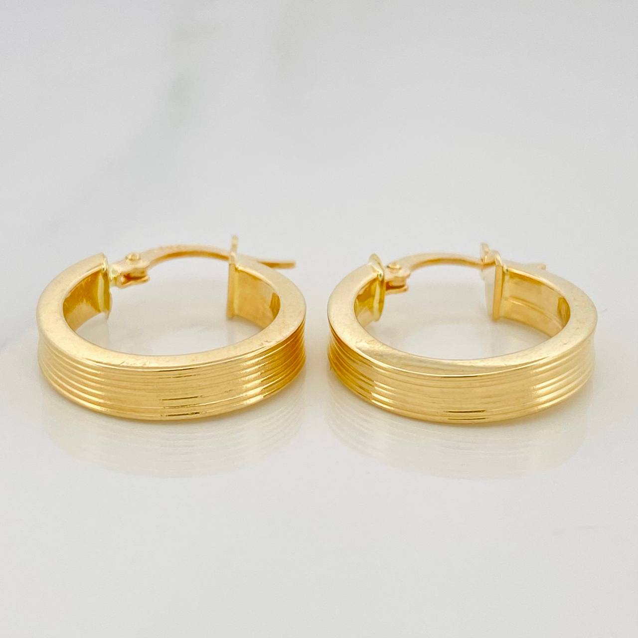Candongas Fabi Rayadas 2.85 g / 3/4 in Oro Amarillo 18K