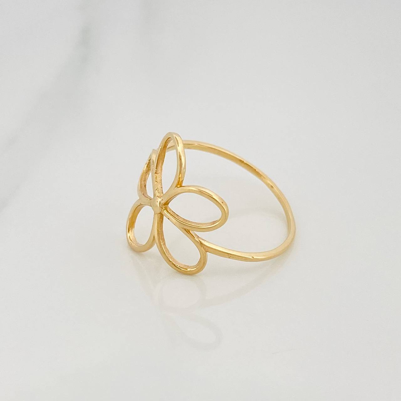 Anillo Flor 1.55 g / T8 1/2 Oro Amarillo 18K