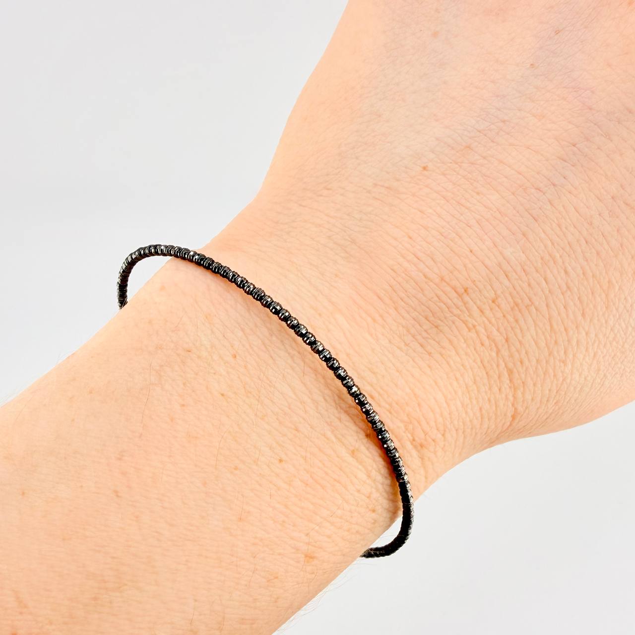 Diamond Cut Bracelet Hoop 2.75g / 7 in / 1.7mm Two-Tone Black Yellow 18K Gold