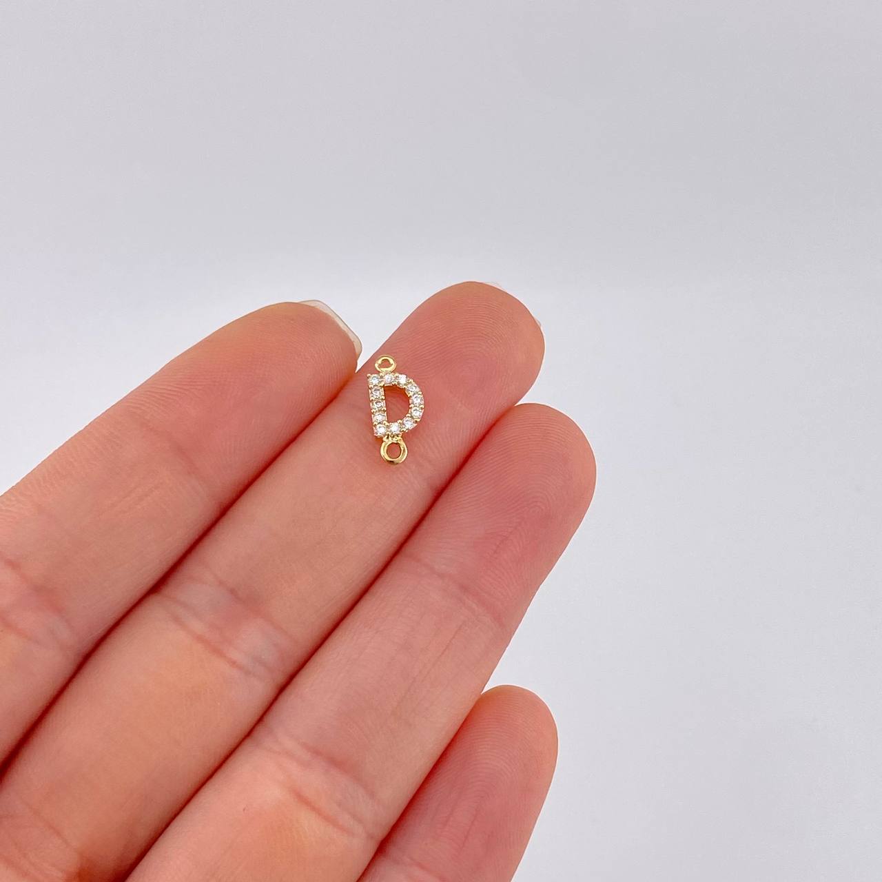Charm Letter D Dense 0.45g / 1/2 in 18K Yellow Gold