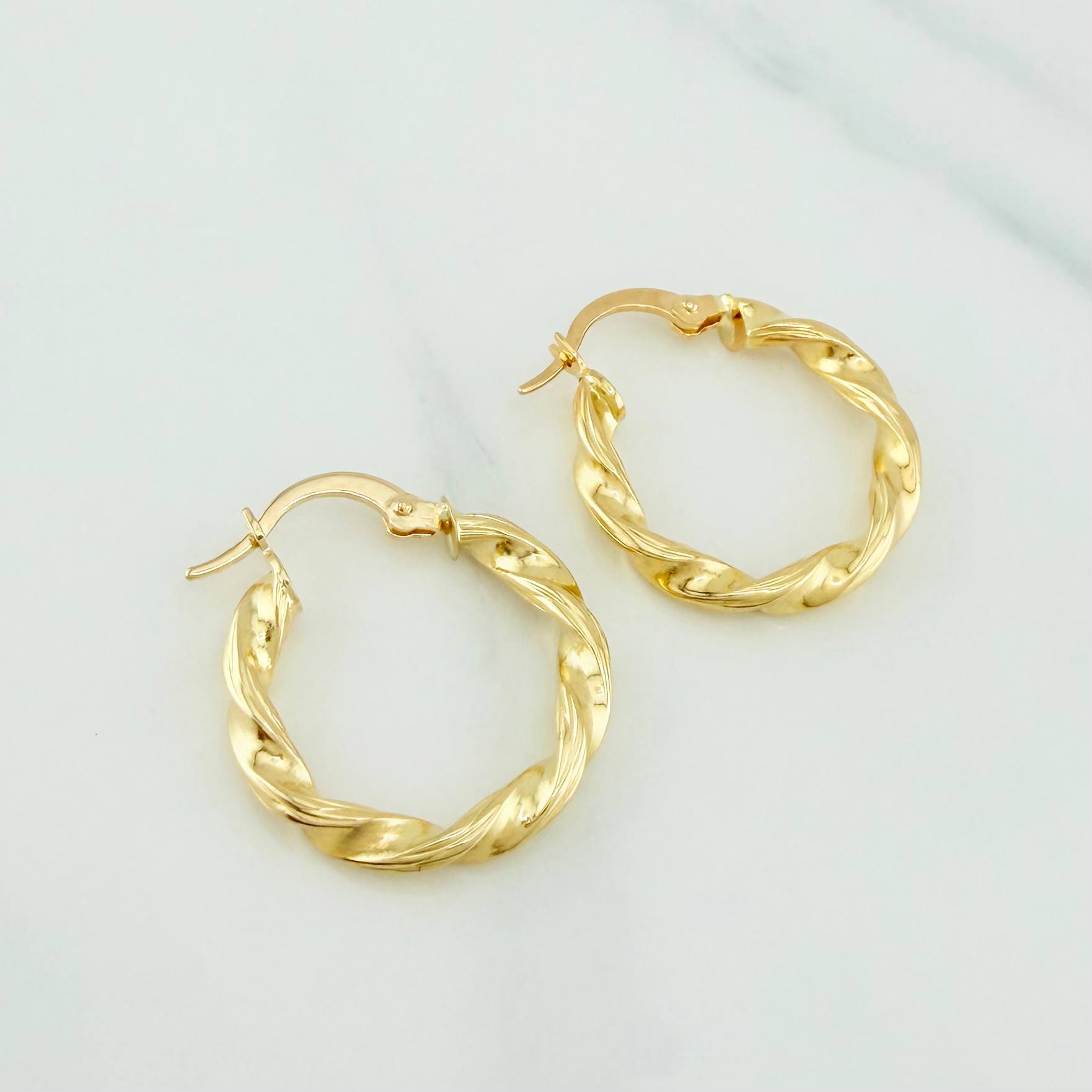 Candongas Derek 1.9 g / 3/4 in Oro Amarillo 18K