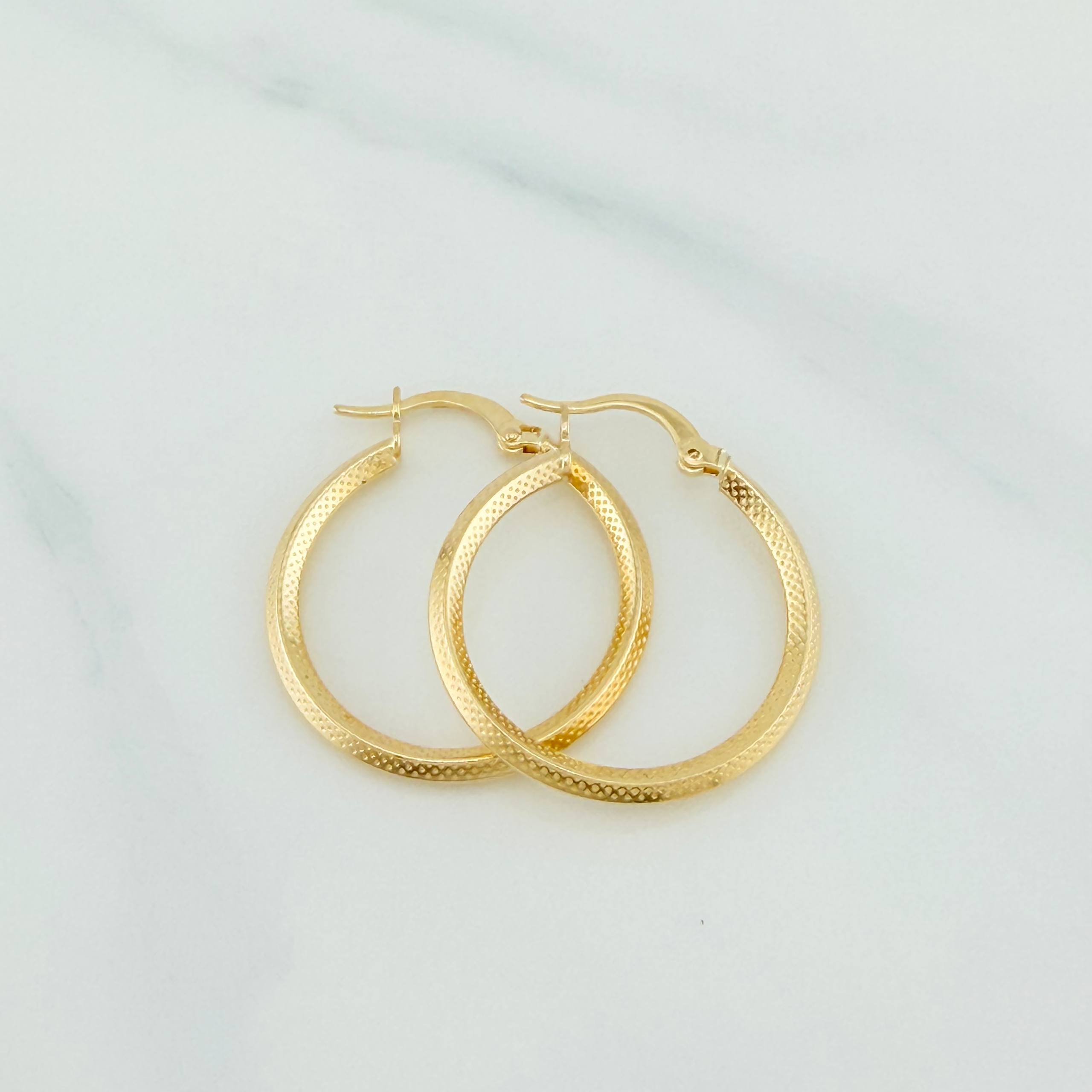 Candongas Clau 1.7 g / 1 in Oro Amarillo 18K