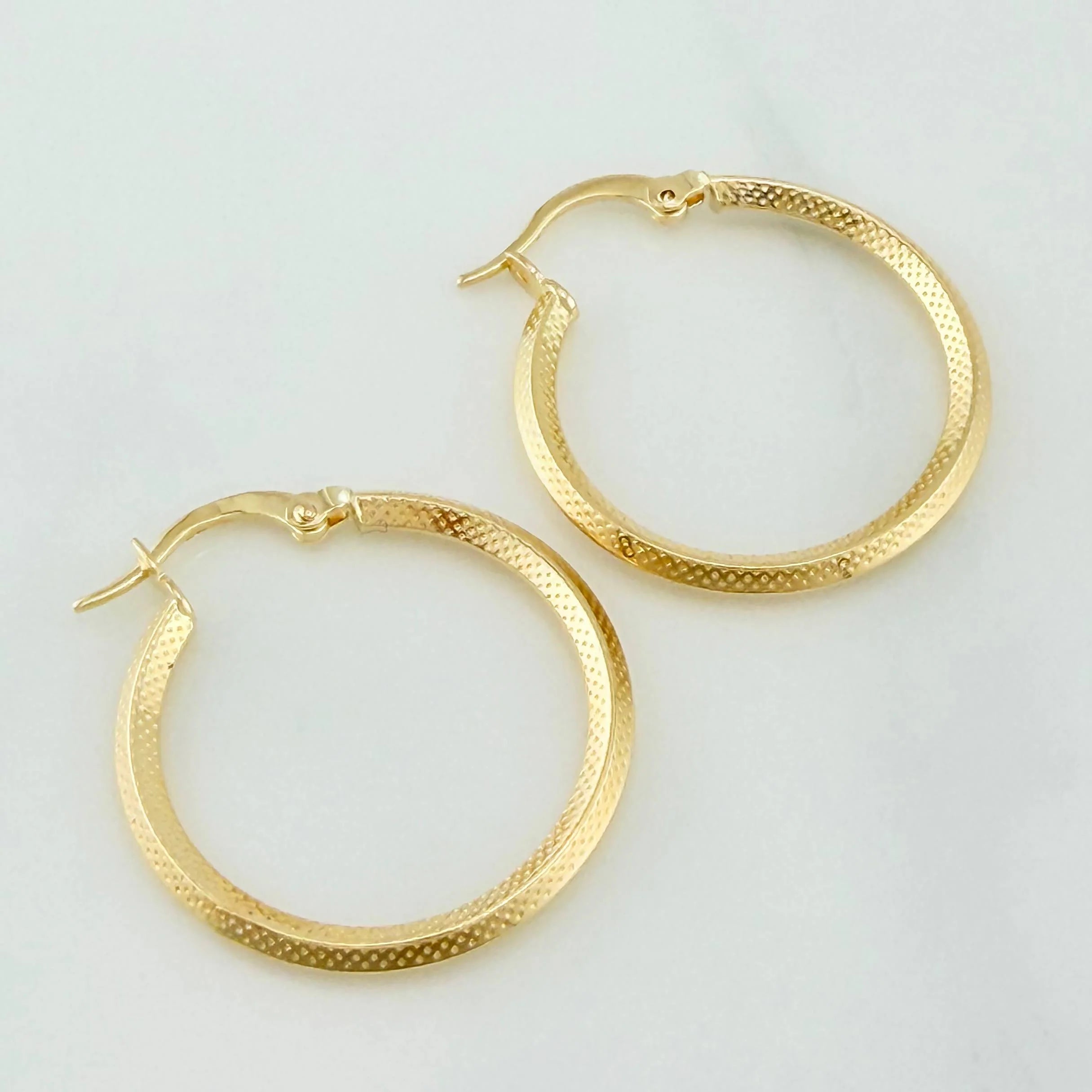 Candongas Clau 1.7 g / 1 in Oro Amarillo 18K