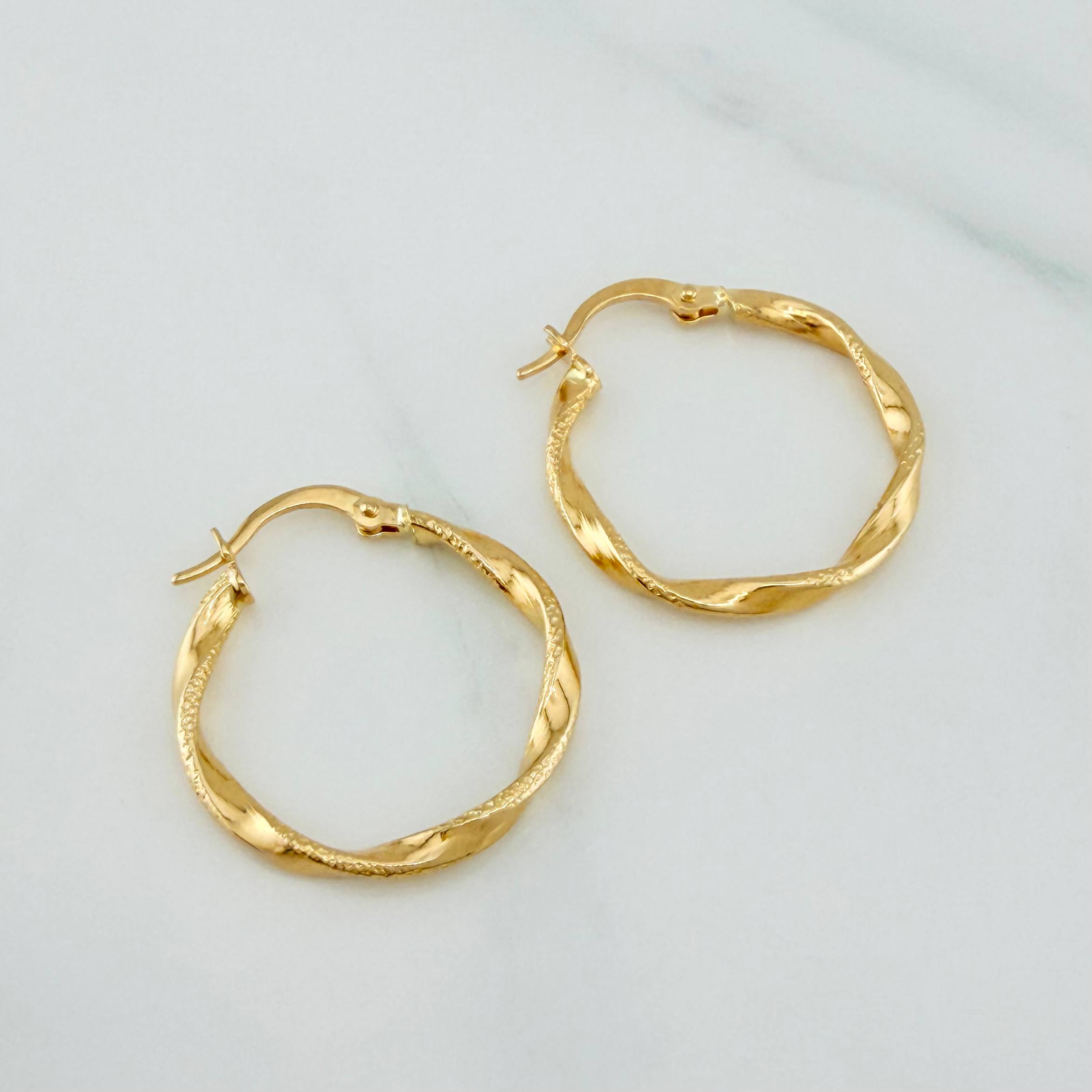 Candongas Asby 1.5 g / 1 in Oro Amarillo 18K