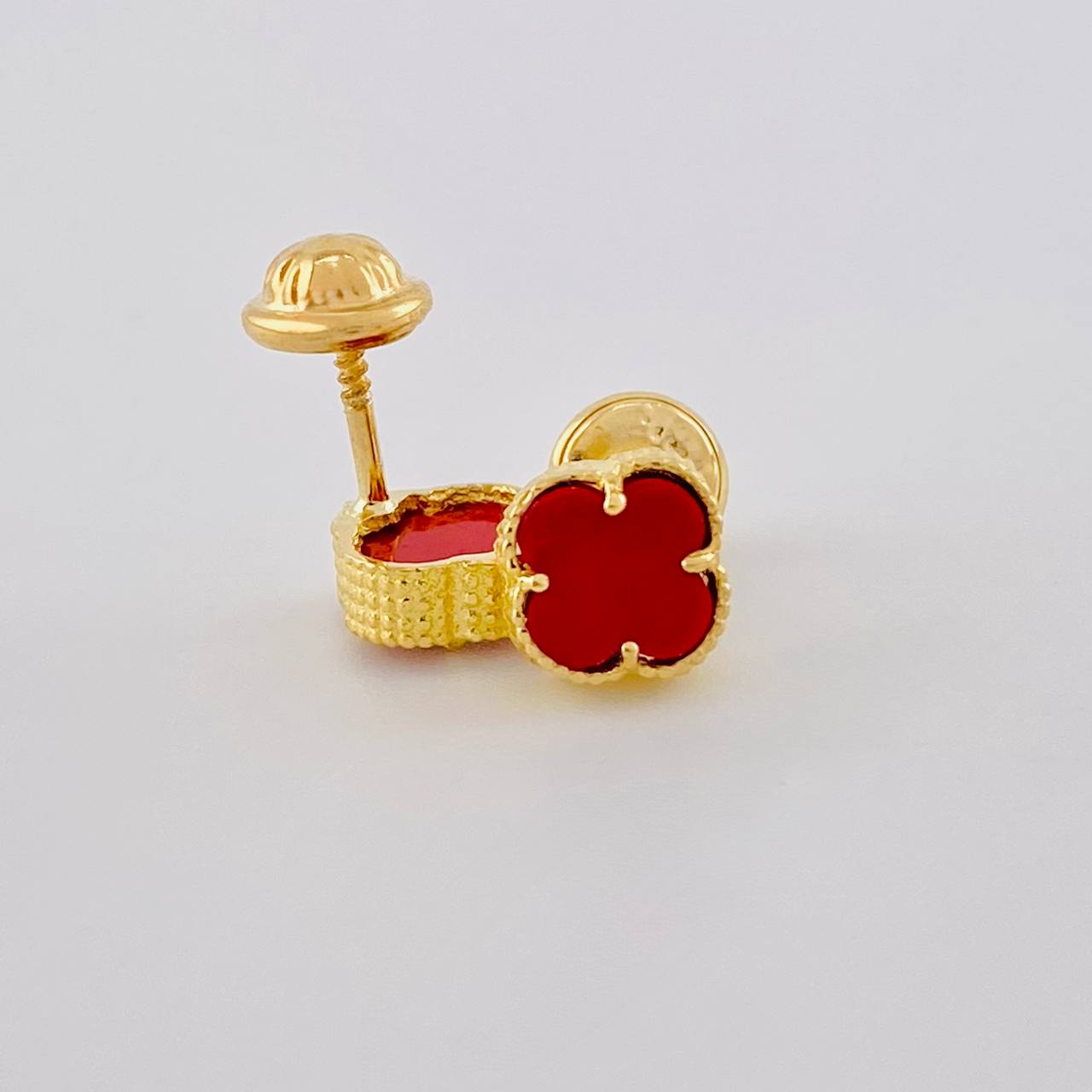 Topos Trébol Rojo 1.3 g / in / 6.3 mm Oro Amarillo 18K