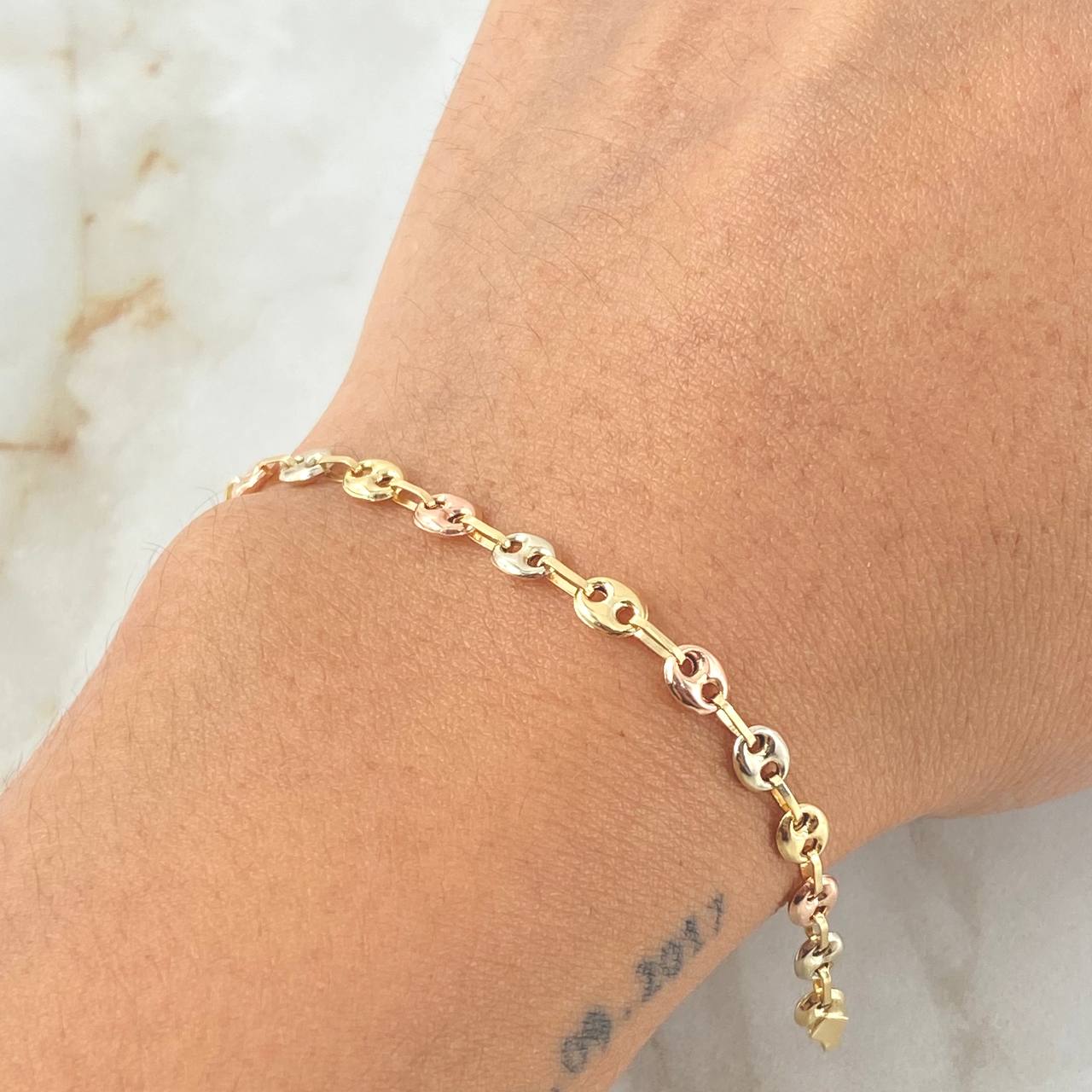 GC Bracelet 2.75gr / 7.5in / Three 18K Golds ©