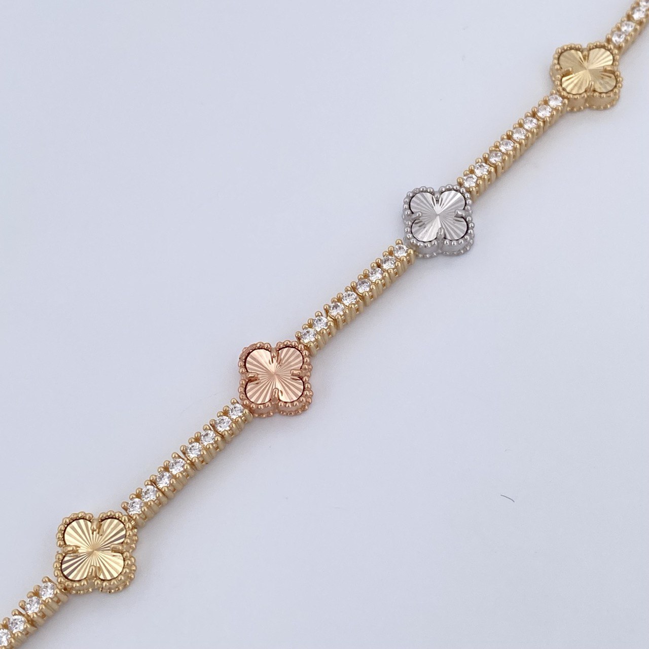 Tennis Bracelet Clover 14.75gr / 7.7in / Three Golds Nac.Esp. 18K $