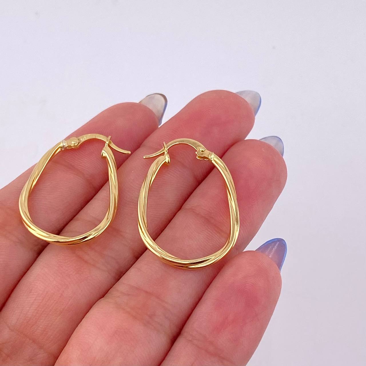 Hoop Earrings Nilo Oval 1.45g / 1 in / 18K Yellow Gold *
