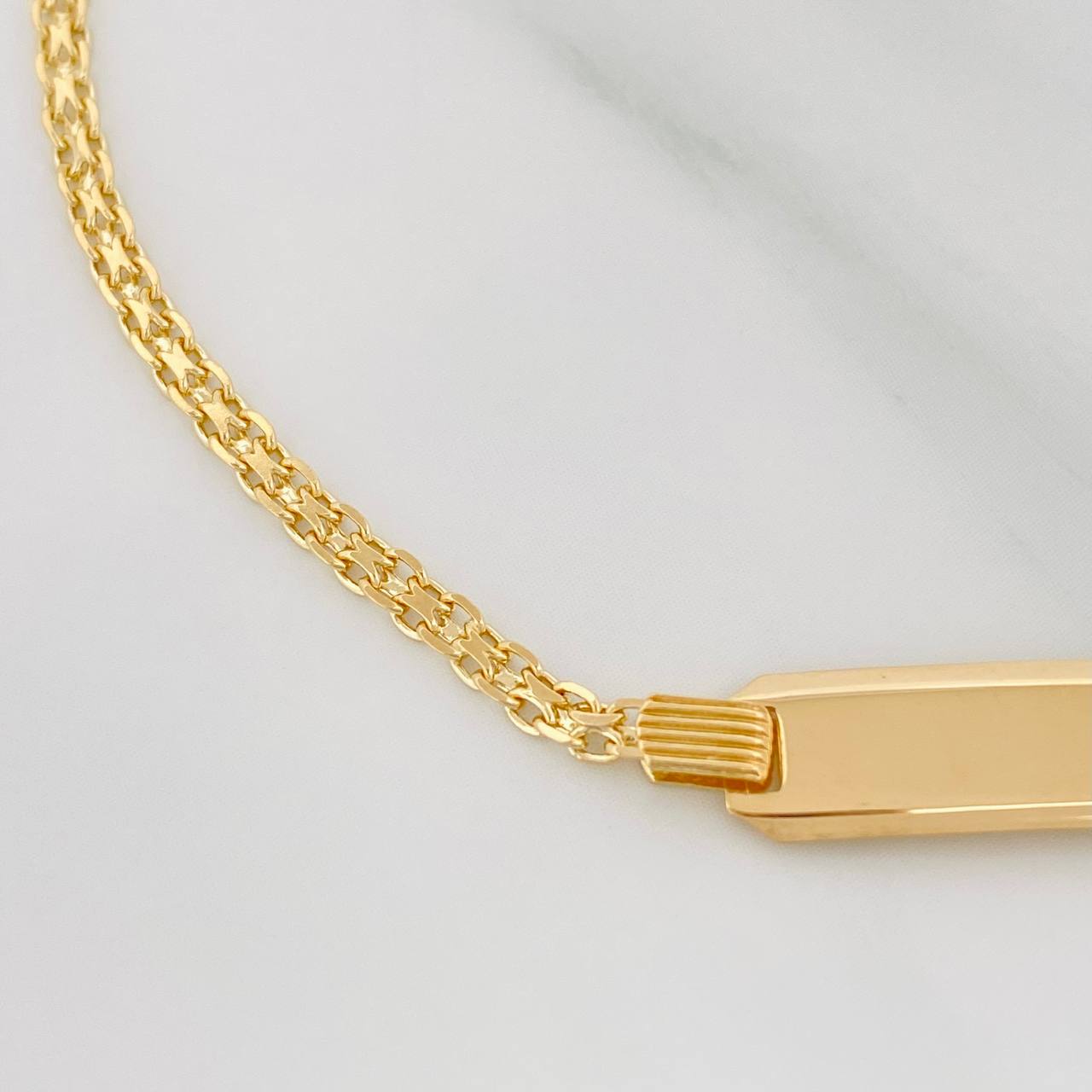 Pulso Placa Rectangular 3.4 g / 6 3/4 in / 1.28 mm Oro Amarillo 18K
