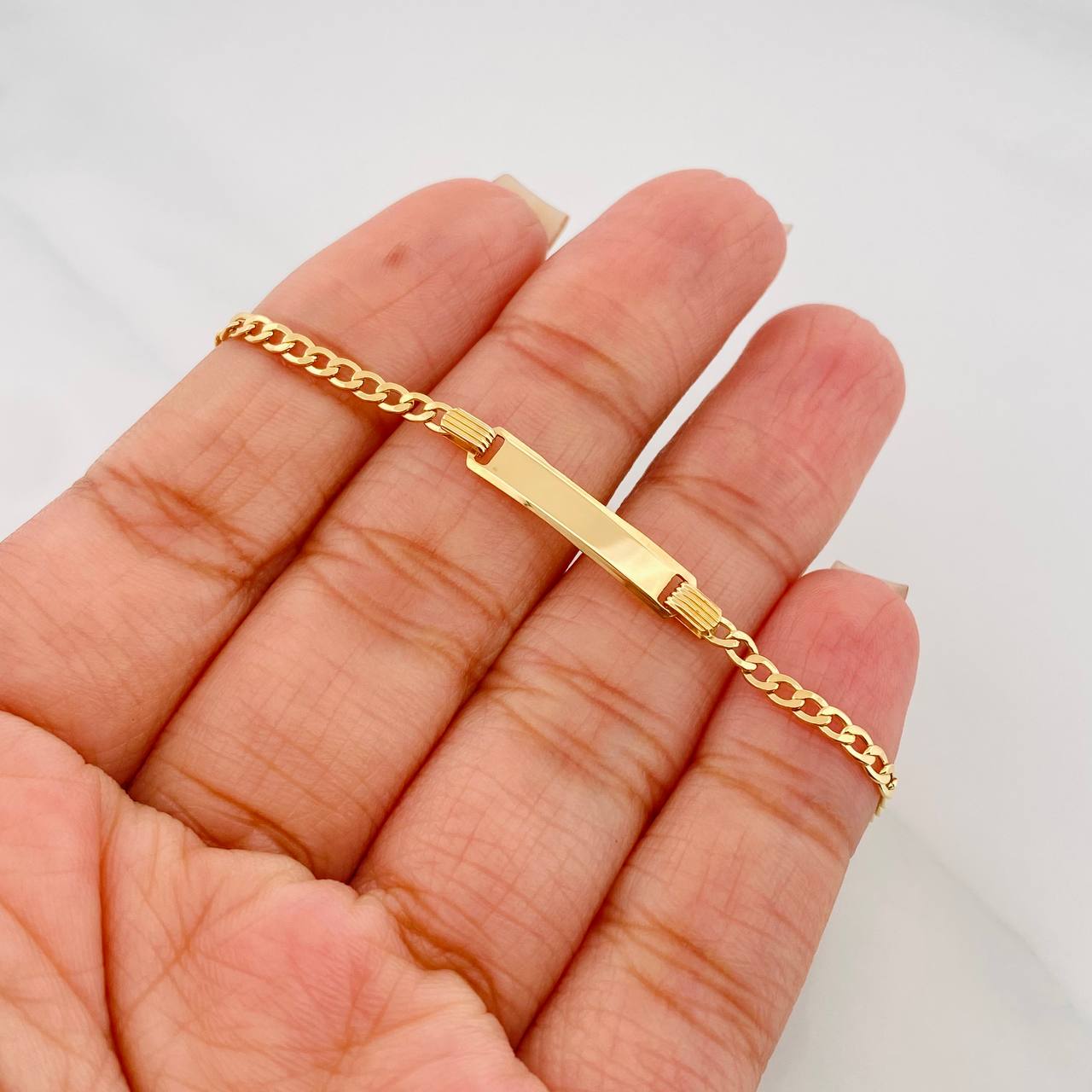 Pulso Placa Rectangular 1.7 g / 6 1/4 in / 1.26 mm Oro Amarillo 18K