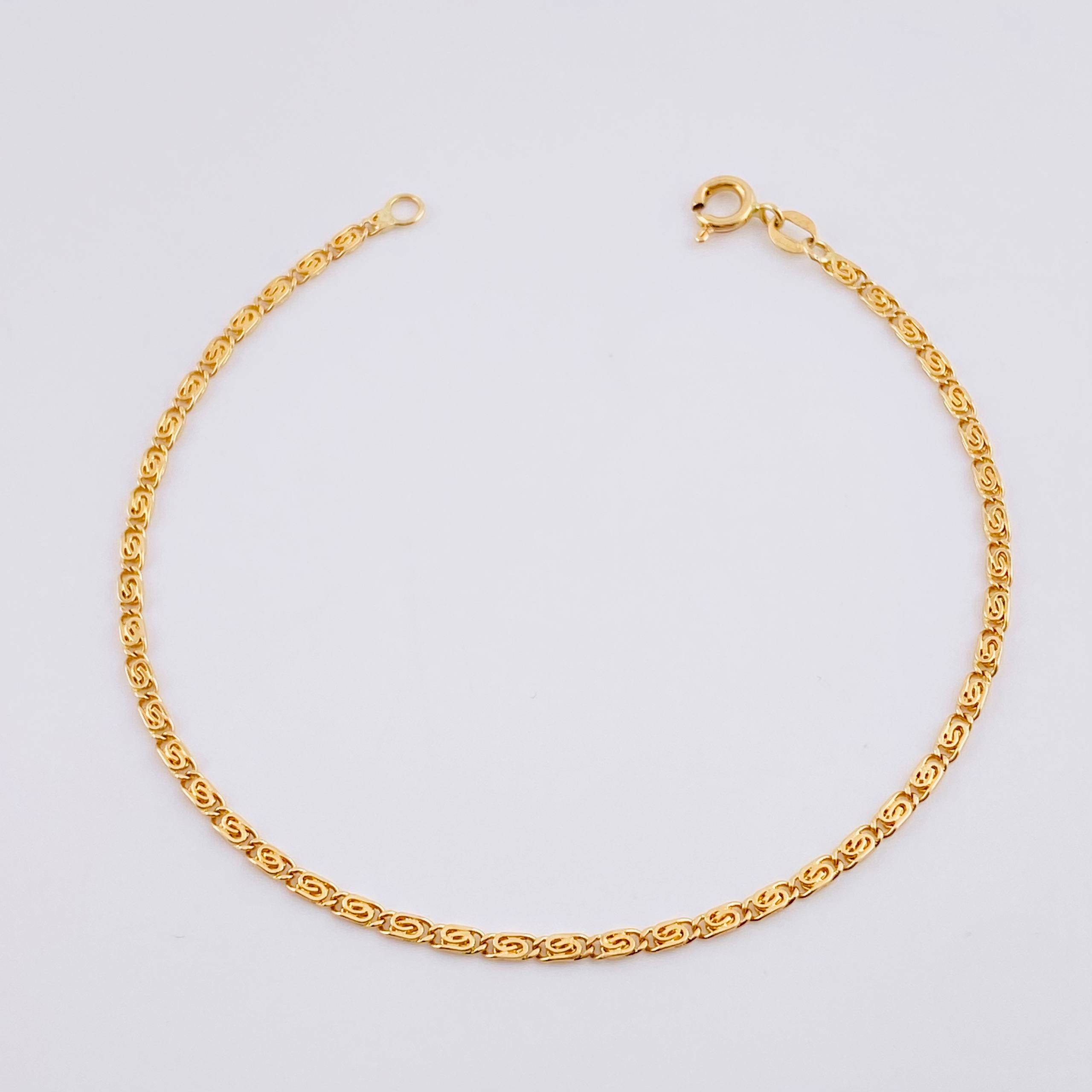 Pulso Plano Espiral 3.4g / 8 in / 2.2mm Oro Amarillo 18K