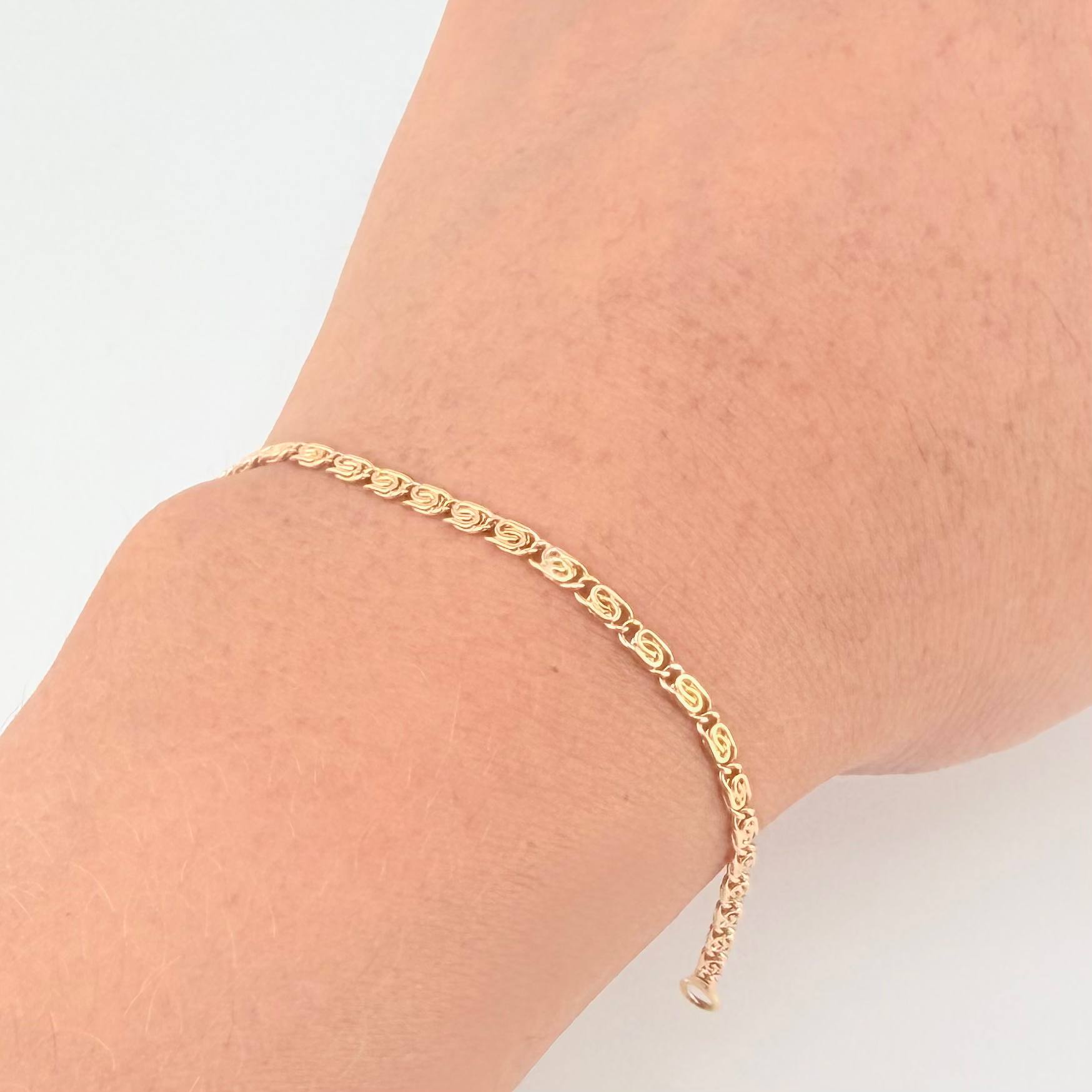 Pulso Plano Espiral 3.4g / 8 in / 2.2mm Oro Amarillo 18K