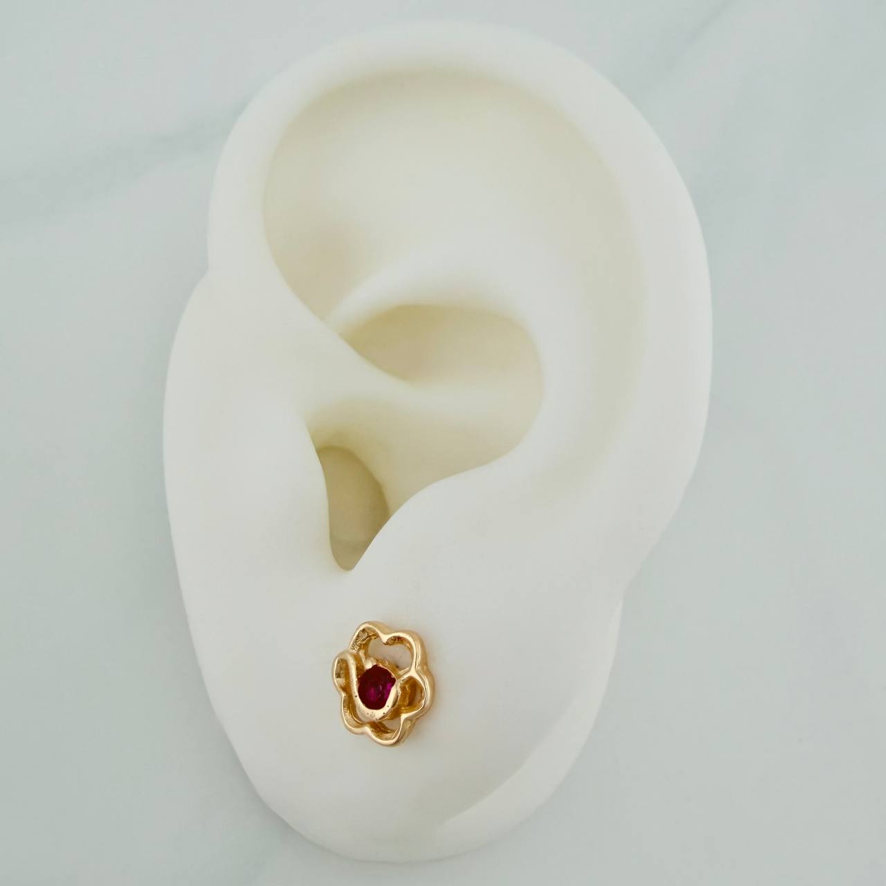 Topos Silueta Flor 1.2gr / 7.9mm Oro Amarillo 18K %