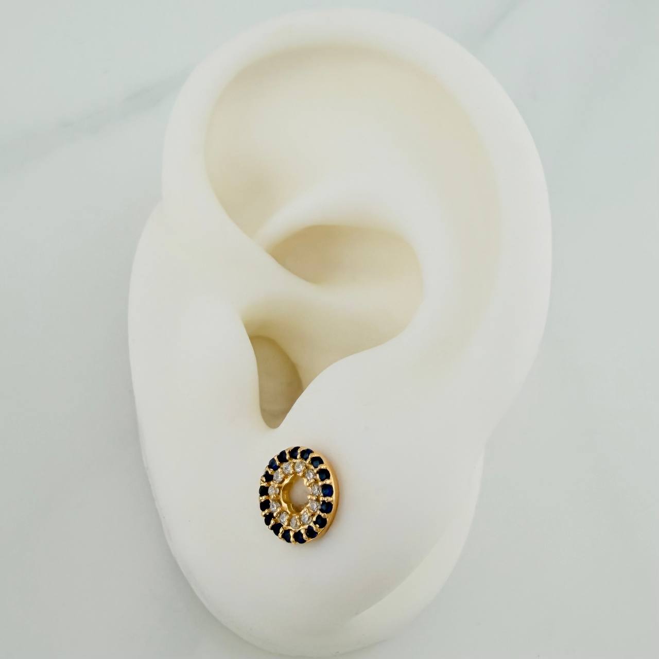 Topos Circulo Silueta Trebol 1.3gr / 7.6mm Oro Amarillo 18K %