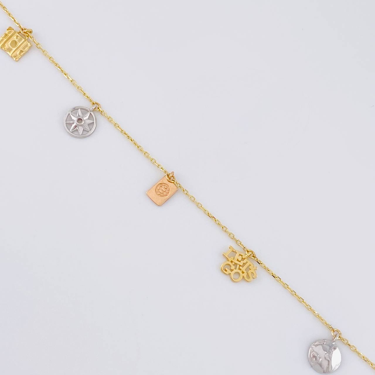 Classic Link Bracelet Traveler 2.5g / 7 1/2 in / 1mm Three Golds 18K