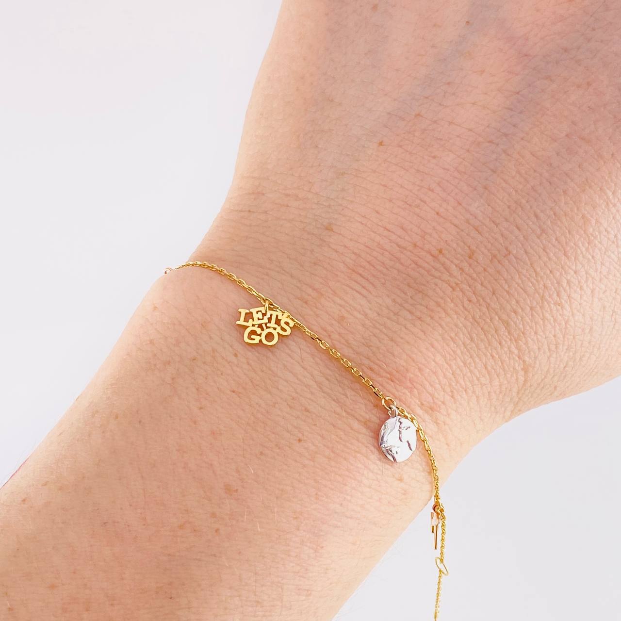 Classic Link Bracelet Traveler 2.5g / 7 1/2 in / 1mm Three Golds 18K