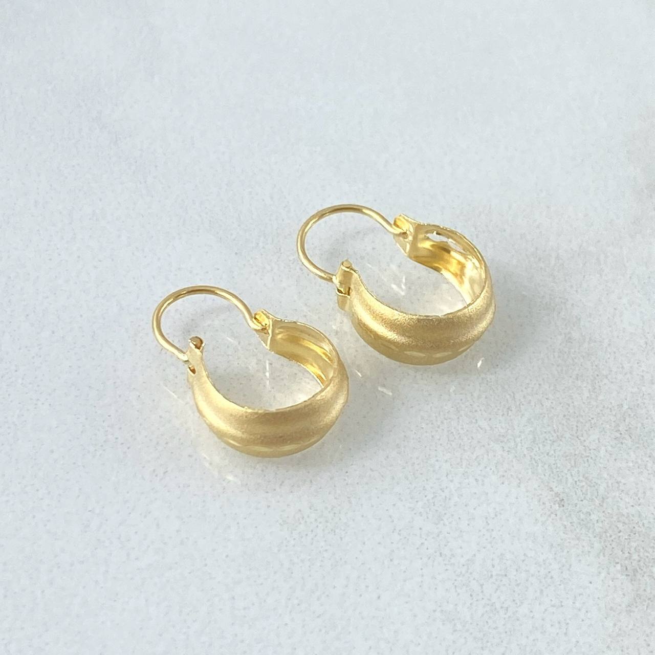 Candongas Ash Mate 0.75gr / 1.6cm / Carril Intermedio Diamantado Oro Amarillo 18K