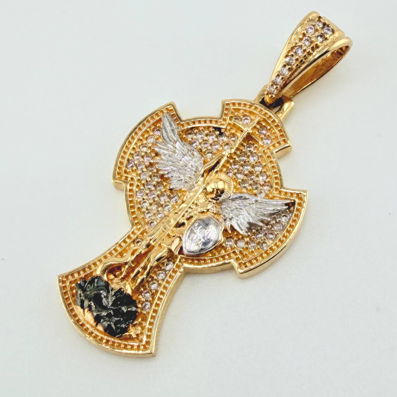 Dije San Miguel Arcangel 8.85gr / 1 1/2 in / Dos Oros Amarillo Blanco 18K