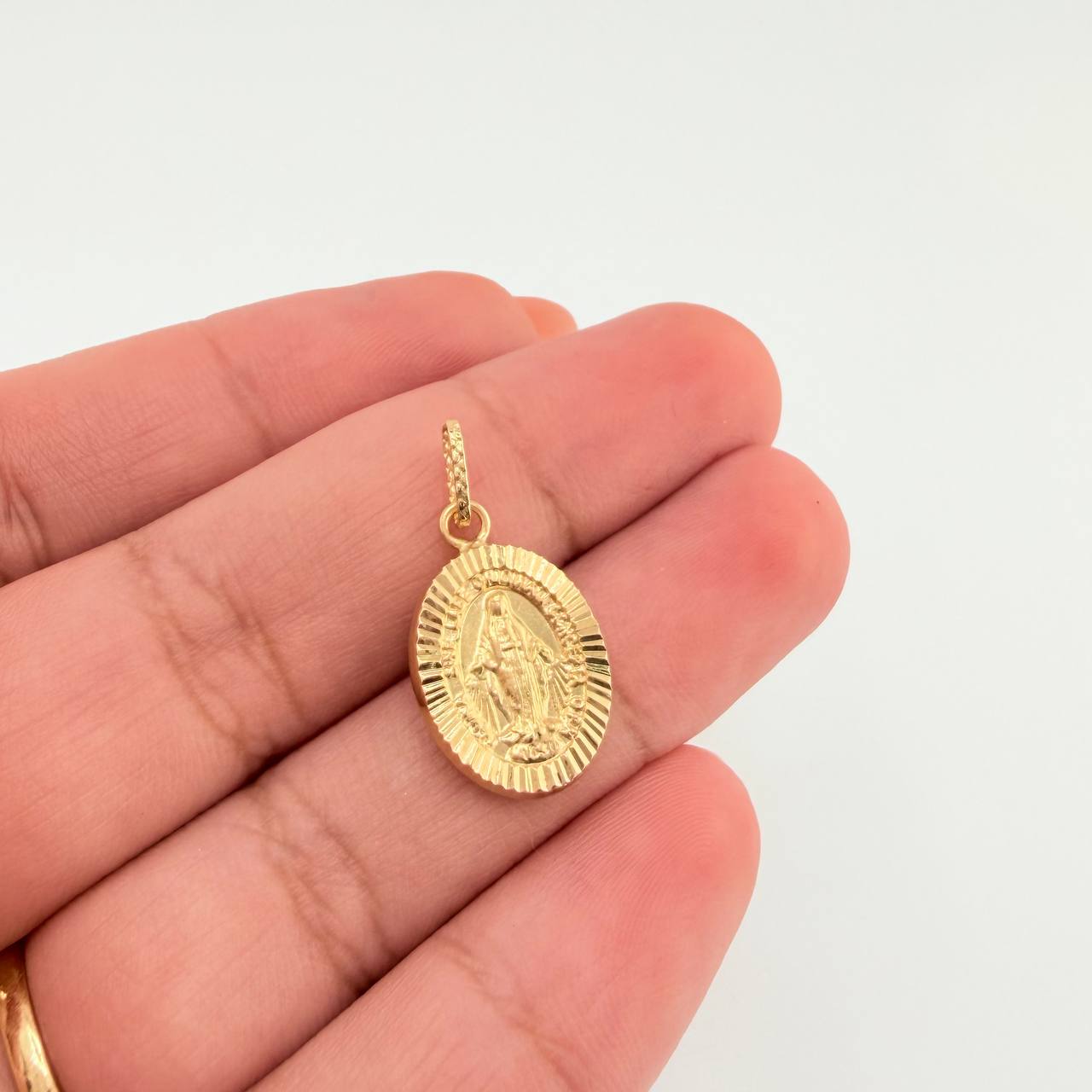 Dije Virgen Milagrosa 1.05gr / 1 in / Oro Amarillo 18K