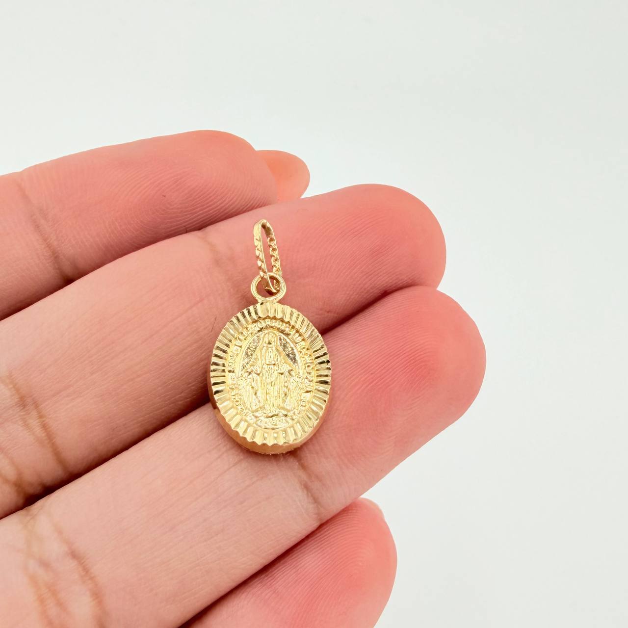 Dije Virgen Milagrosa 0.85gr / 3/4 in / Oro Amarillo 18K
