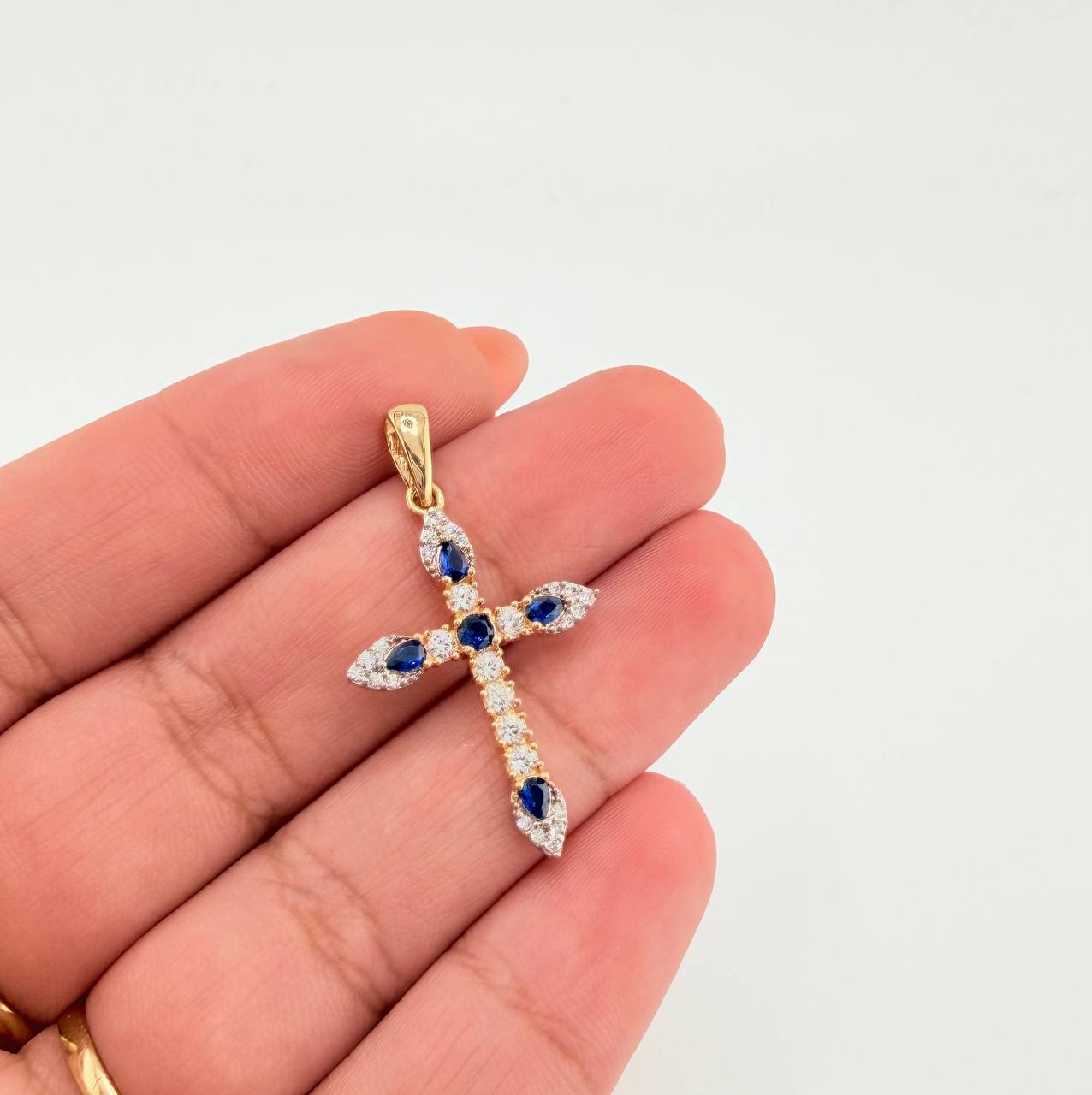 Dije Cruz Tupida 1.95gr / 1 1/2 in / Dos Oros Amarillo Blanco 18K