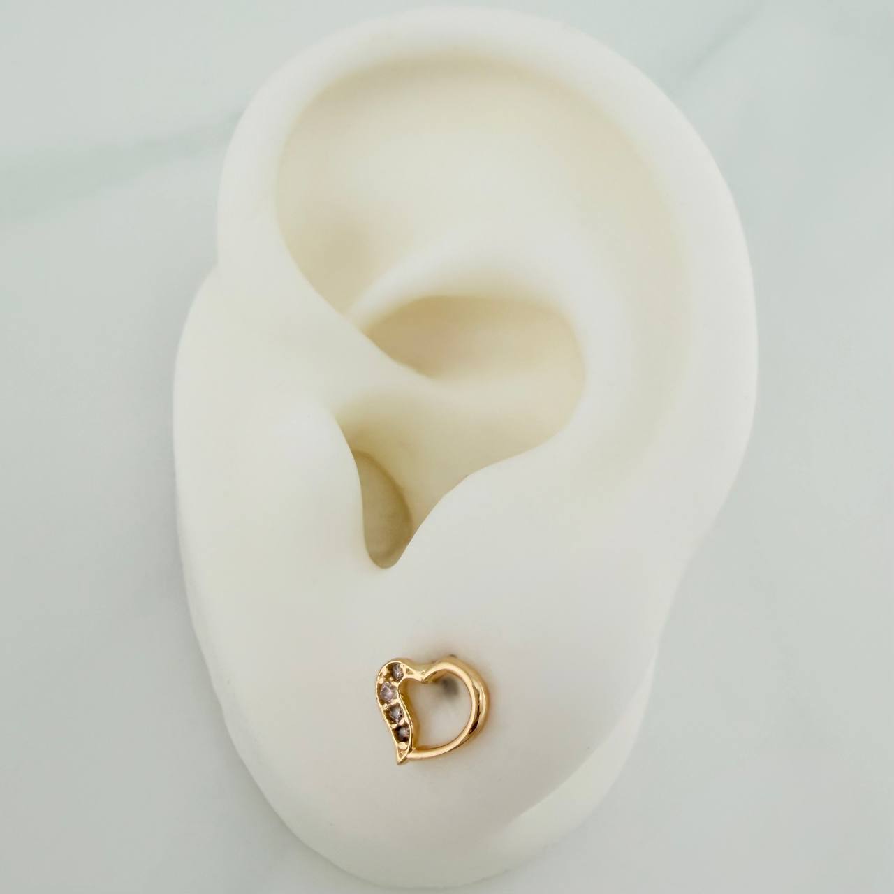 Topos Silueta Corazón 0.85gr / 7.7mm Oro Amarillo 18K %