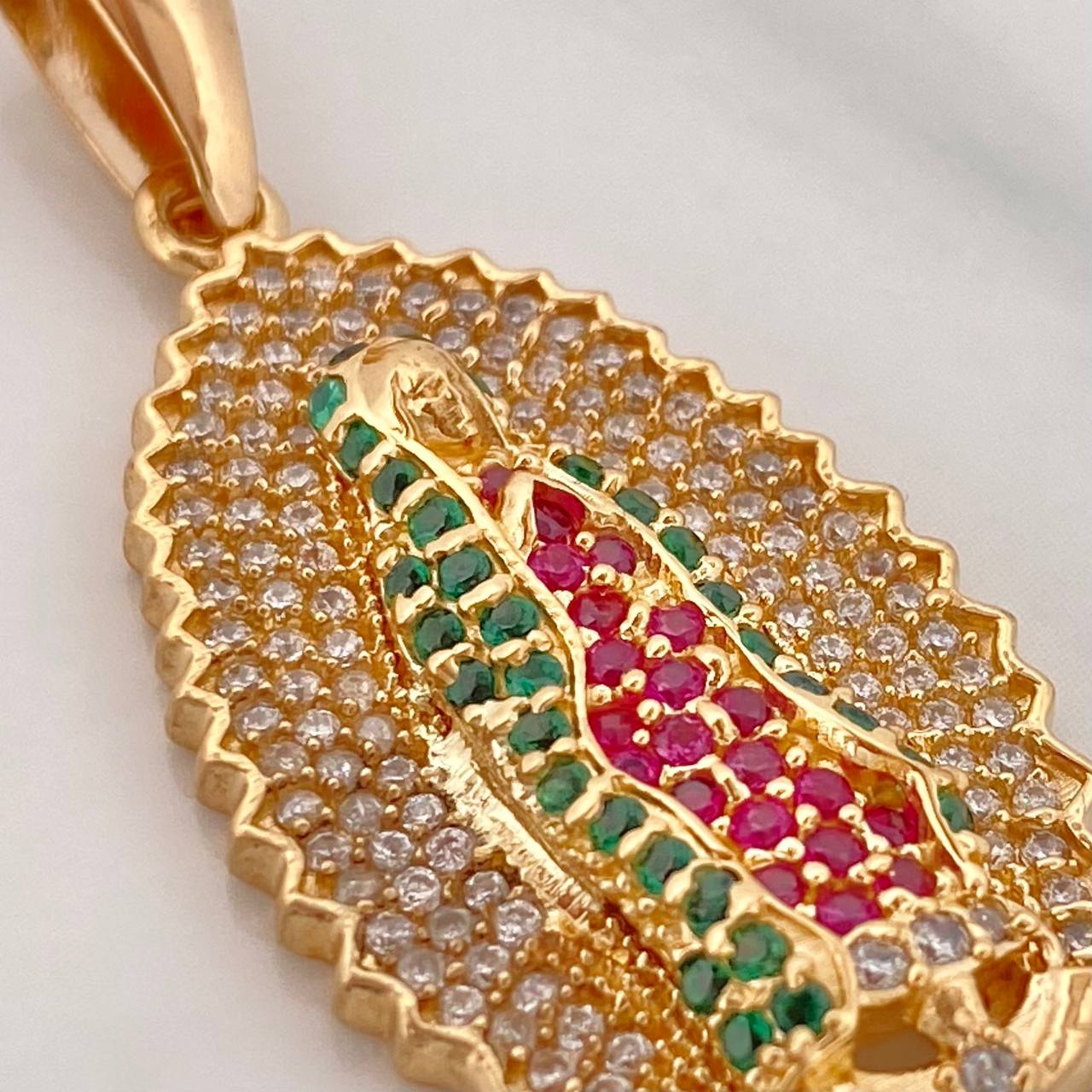 Dije Virgen Guadalupe 5.95gr / 1 1/2 in / Oro Amarillo 18K &