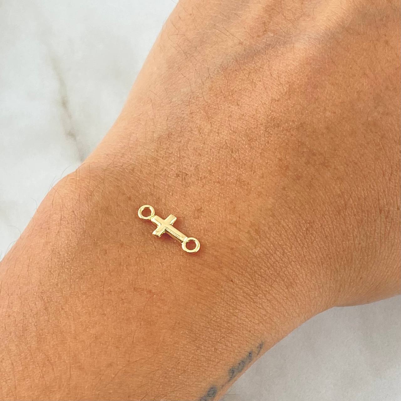 Plain Cross Charm 0.15 g / 1/2 in 18K Yellow Gold