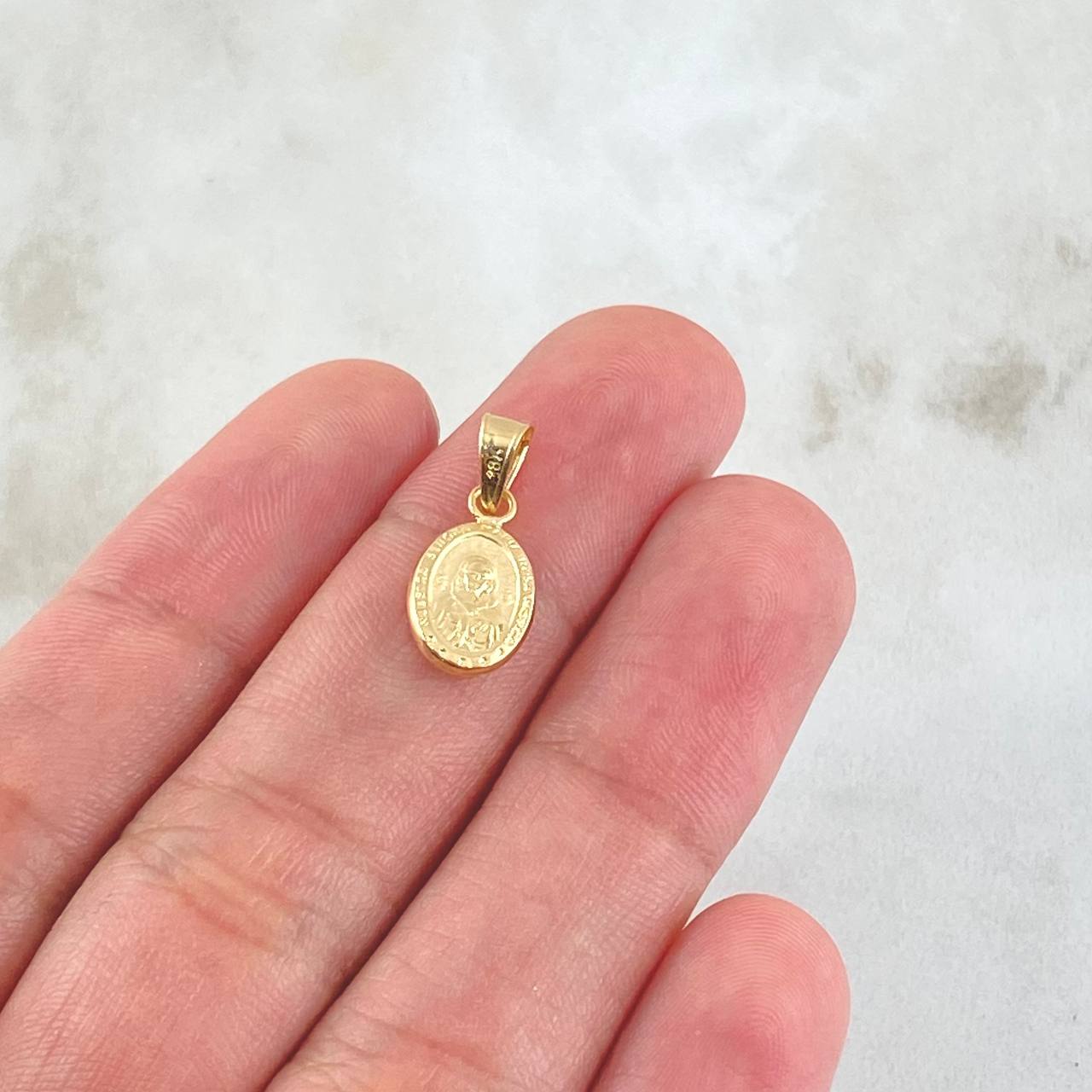 Dije Rosa Mistica 0.45gr / 1.8cm / Cargador Liso Oro Amarillo 18K ©