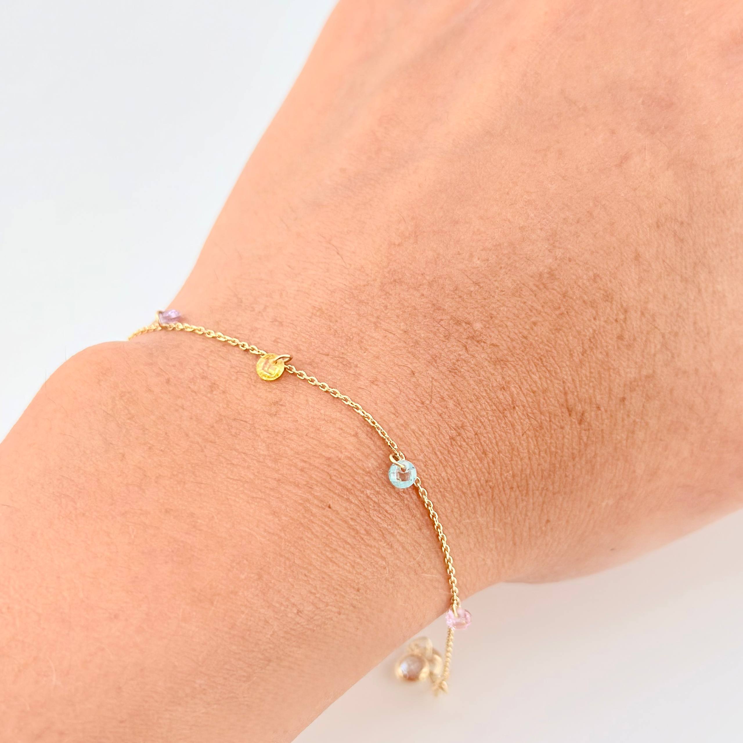 Classic Link Bracelet Rainbow Sparks 1.2g / 7 3/4 in / 0.6mm 18K Yellow Gold
