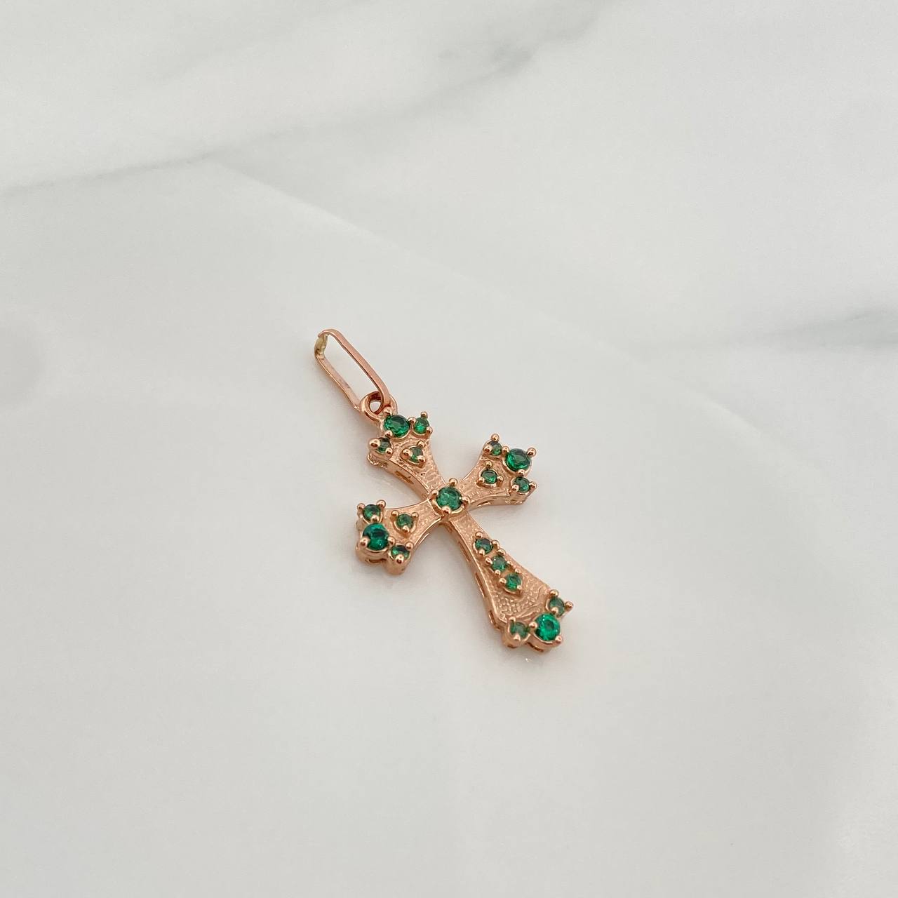 Dije Cruz Gotica 1.2gr / 1 in / Oro Rosa 18K %