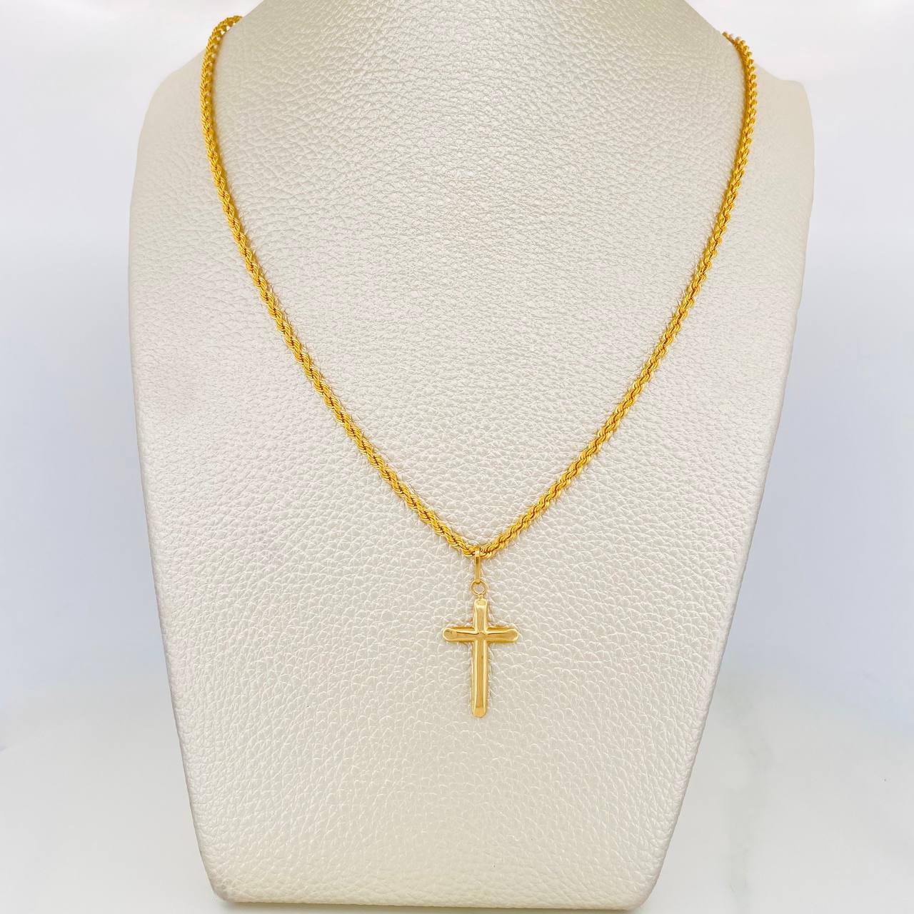 Set Cadena Lazo + Dije Cruz / 3.85 g / 23 1/2 in Oro Amarillo 18K